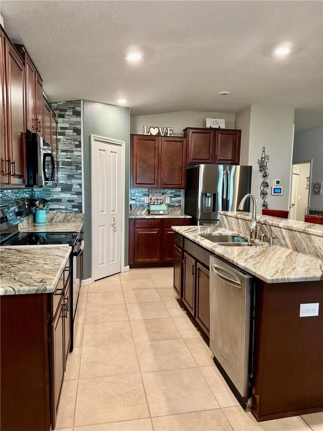 Property Slideshow image 9 of 20 | 9712 sage creek dr, Ruskin, FL, 33573