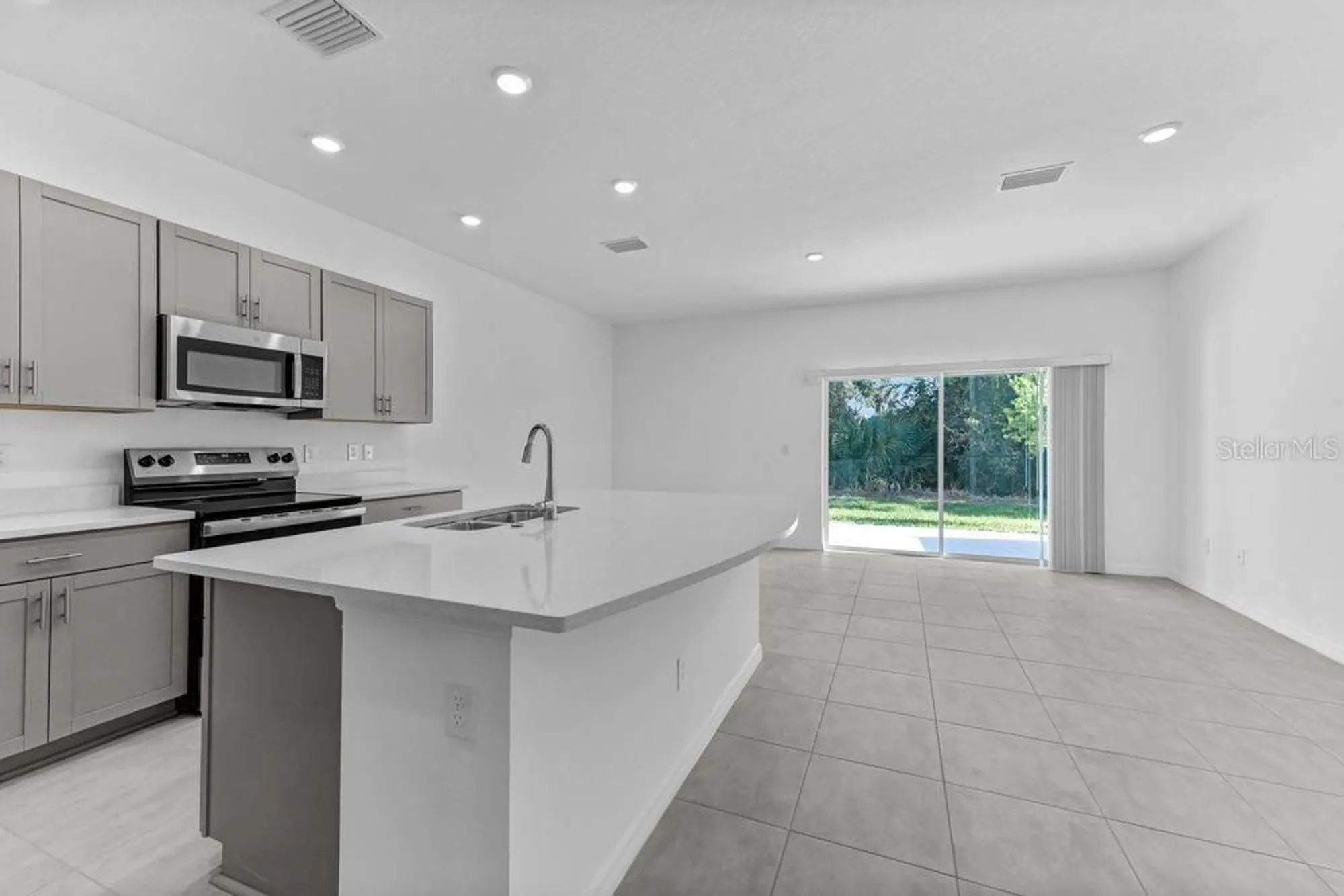 Property Slideshow image 4 of 45 | 15160 cuzcorro ct, Nokomis, FL, 34275