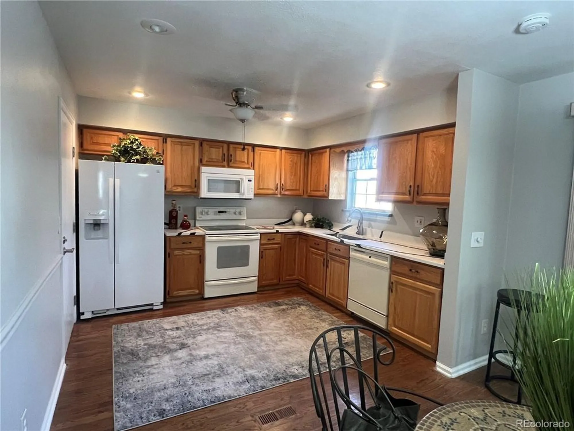 Property Slideshow image 7 of 25 | 2808 s heather gardens way b, Aurora, CO, 80014