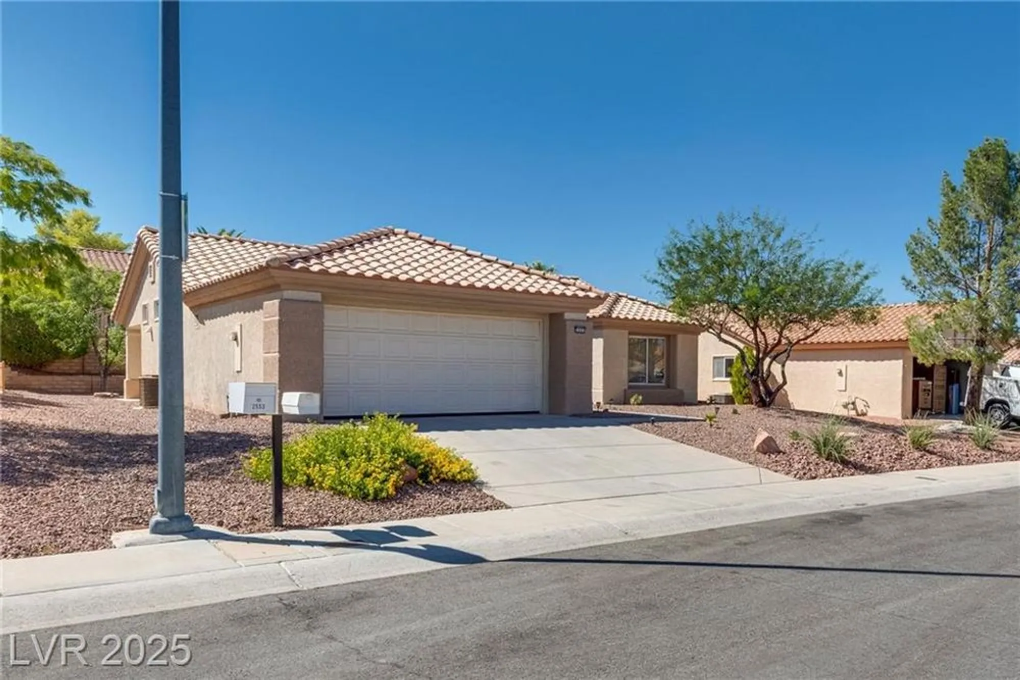 Property Slideshow image 31 of 44 | 2601 lotus hill dr, Las Vegas, NV, 89134