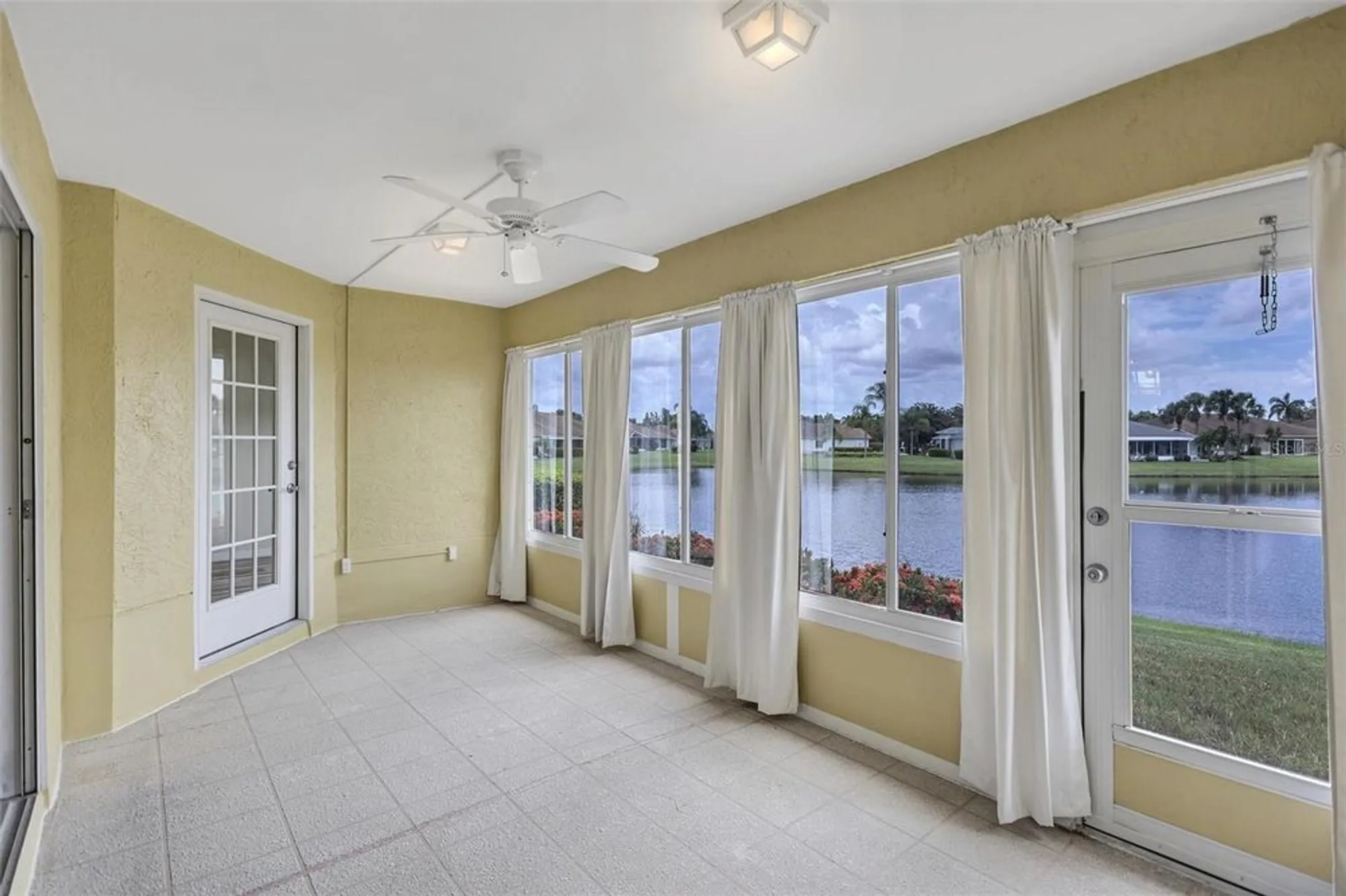 Property Slideshow image 36 of 48 | 811 staffordshire ln 32, Sun City Center, FL, 33573