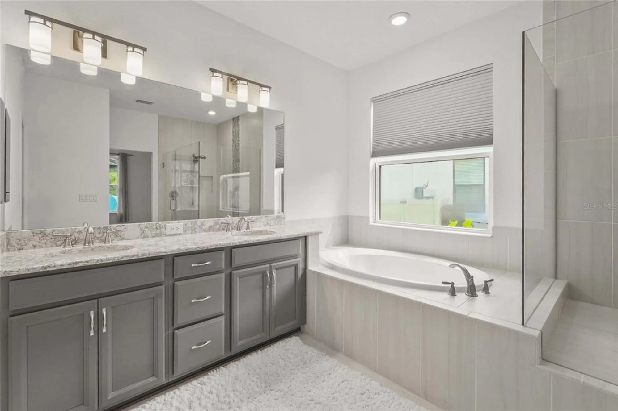 Property Slideshow image 14 of 41 | 10179 milky way cir, Sarasota, FL, 34241