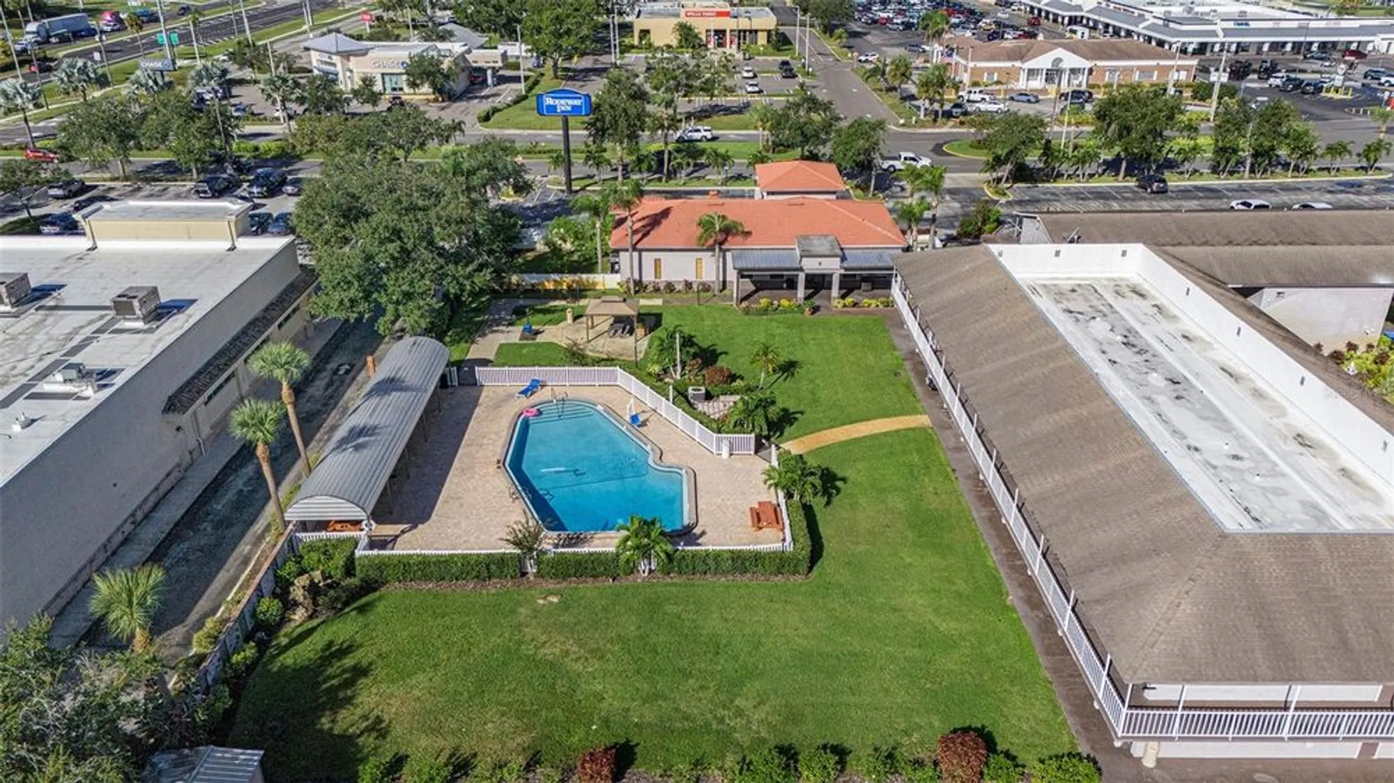 Property Slideshow image 33 of 35 | 382 club manor dr, Sun City Center, FL, 33573