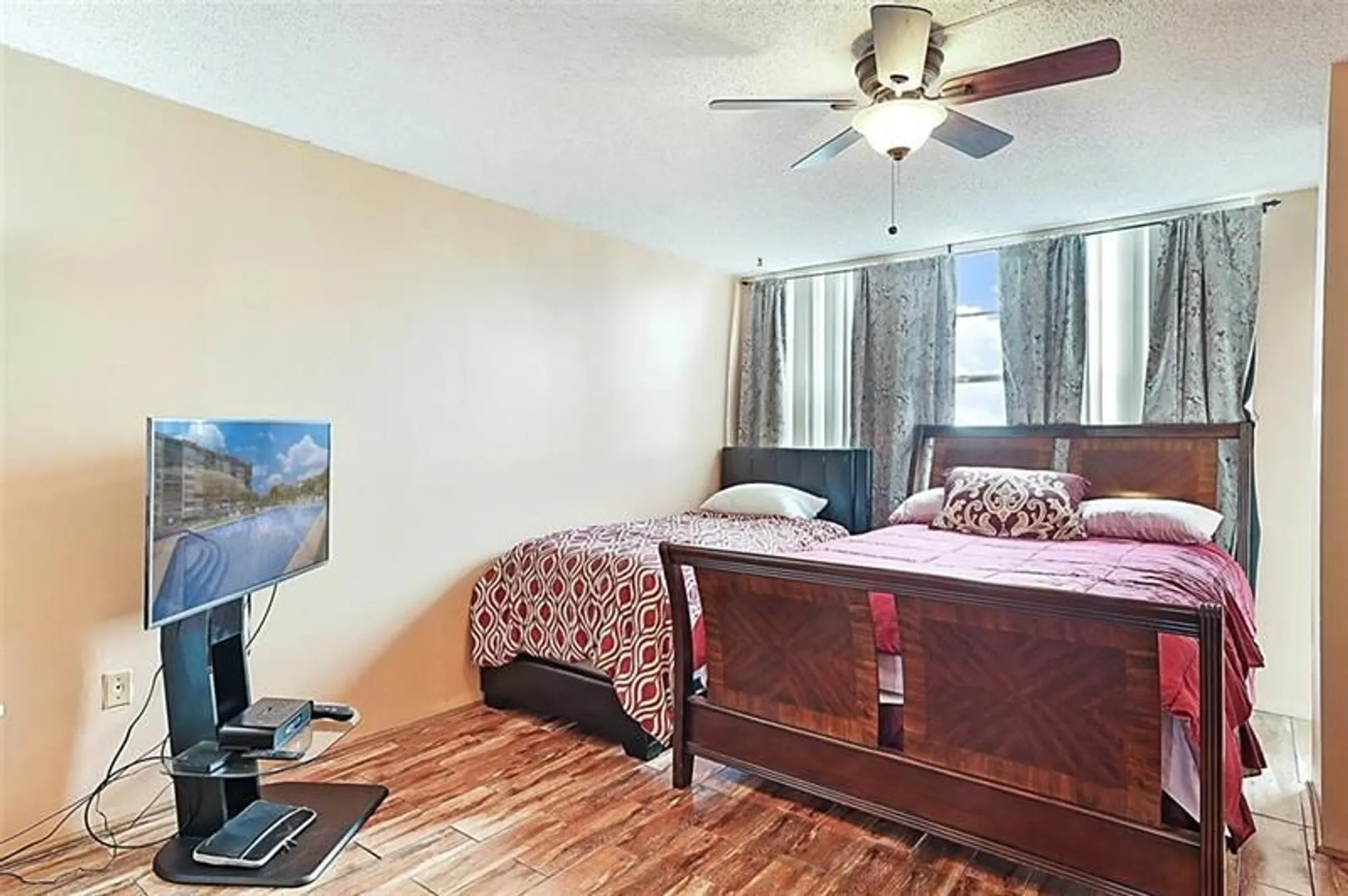 Property Slideshow image 15 of 26 | 1400 saint charles pl 616, Pembroke Pines, FL, 33026