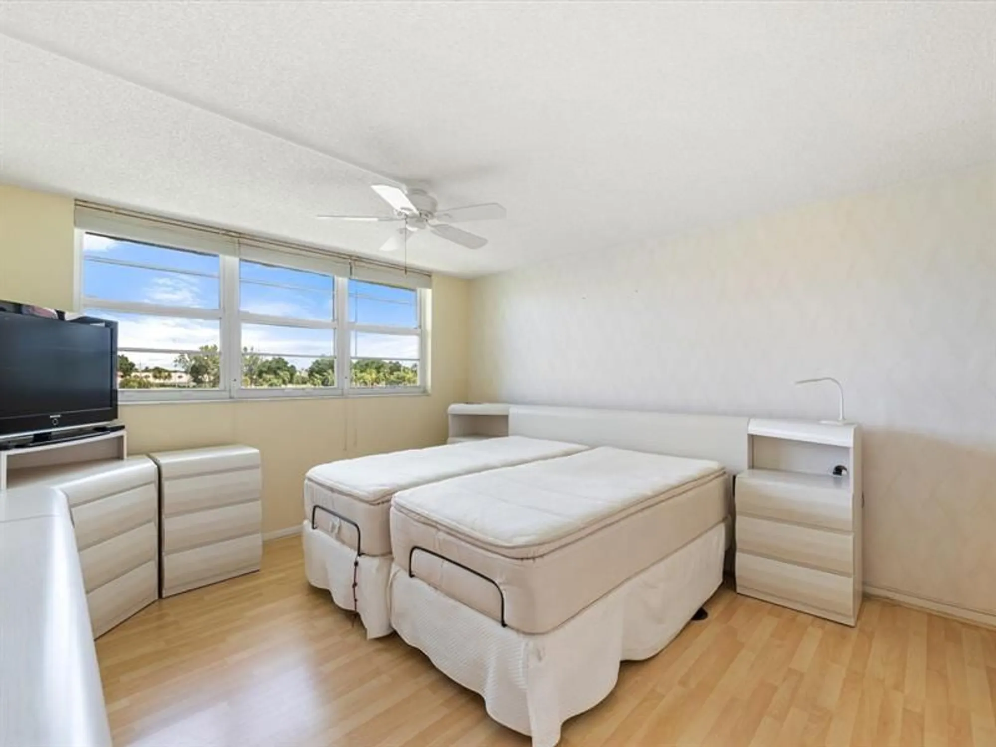Property Slideshow image 14 of 42 | 9423 s hollybrook lake dr 309, Pembroke Pines, FL, 33025