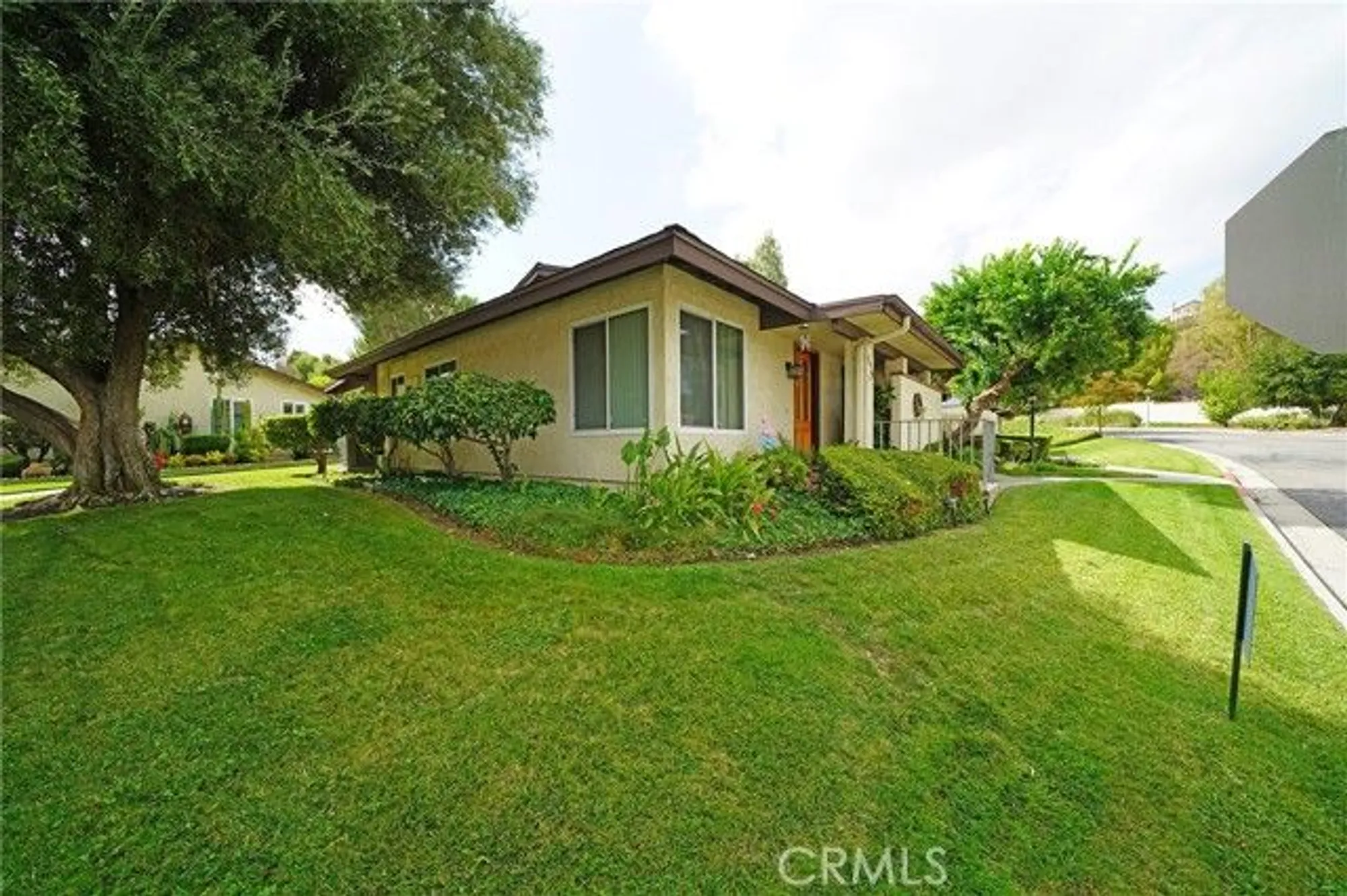 Property Slideshow image 18 of 18 | 26360 oakspur dr a, Newhall, CA, 91321