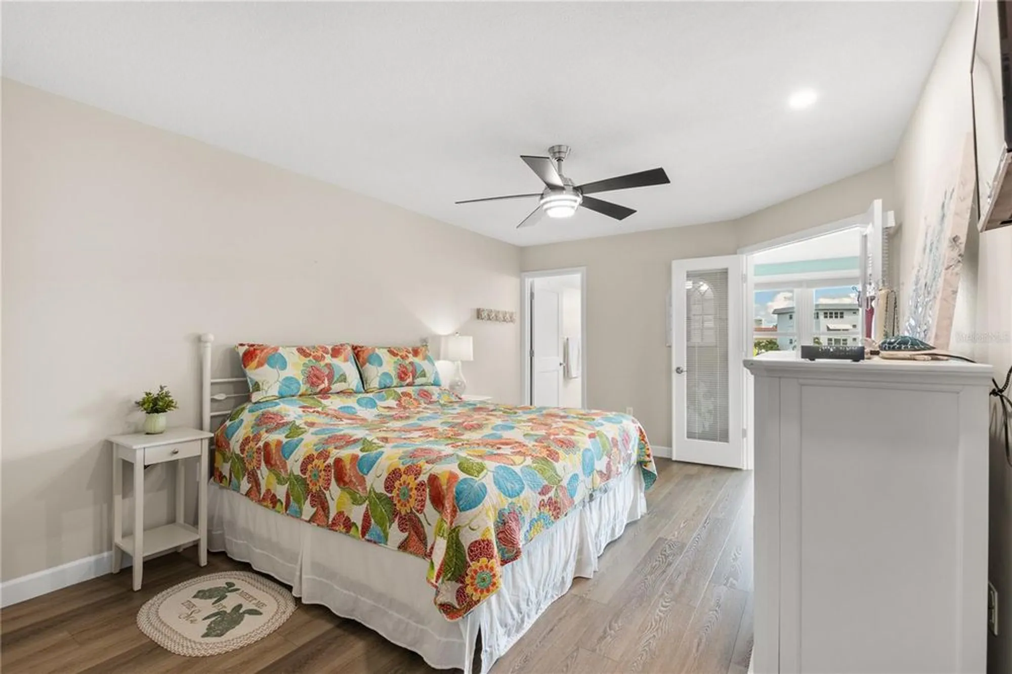 Property Slideshow image 13 of 39 | 5925 shore blvd 215, Gulfport, FL, 33707