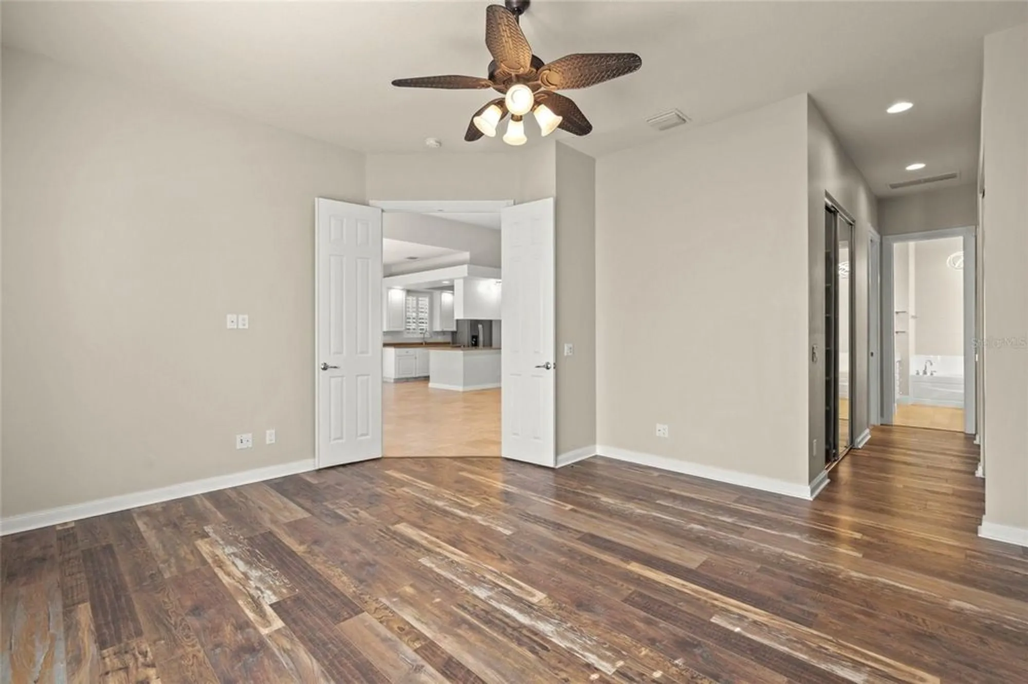 Property Slideshow image 12 of 46 | 5762 benevento dr, Sarasota, FL, 34238