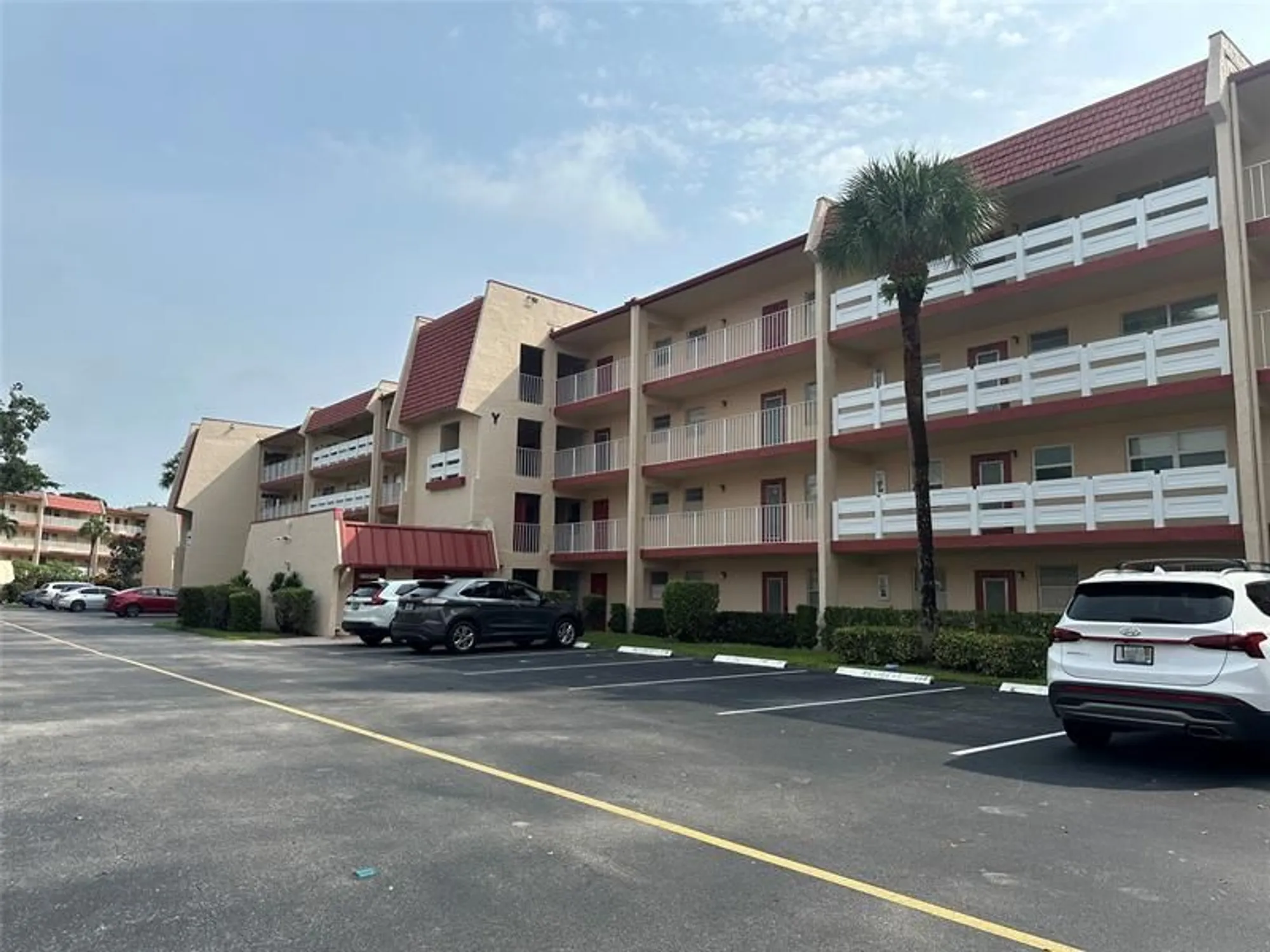 Property Slideshow image 14 of 17 | 1015 country club dr 307, Margate, FL, 33063