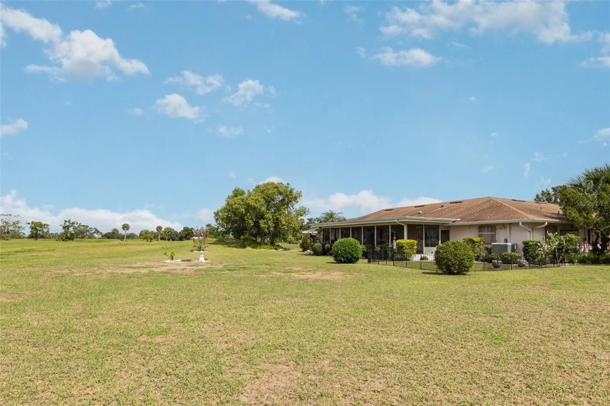 Property Slideshow image 34 of 48 | 305 cranston pl, Sun City Center, FL, 33573