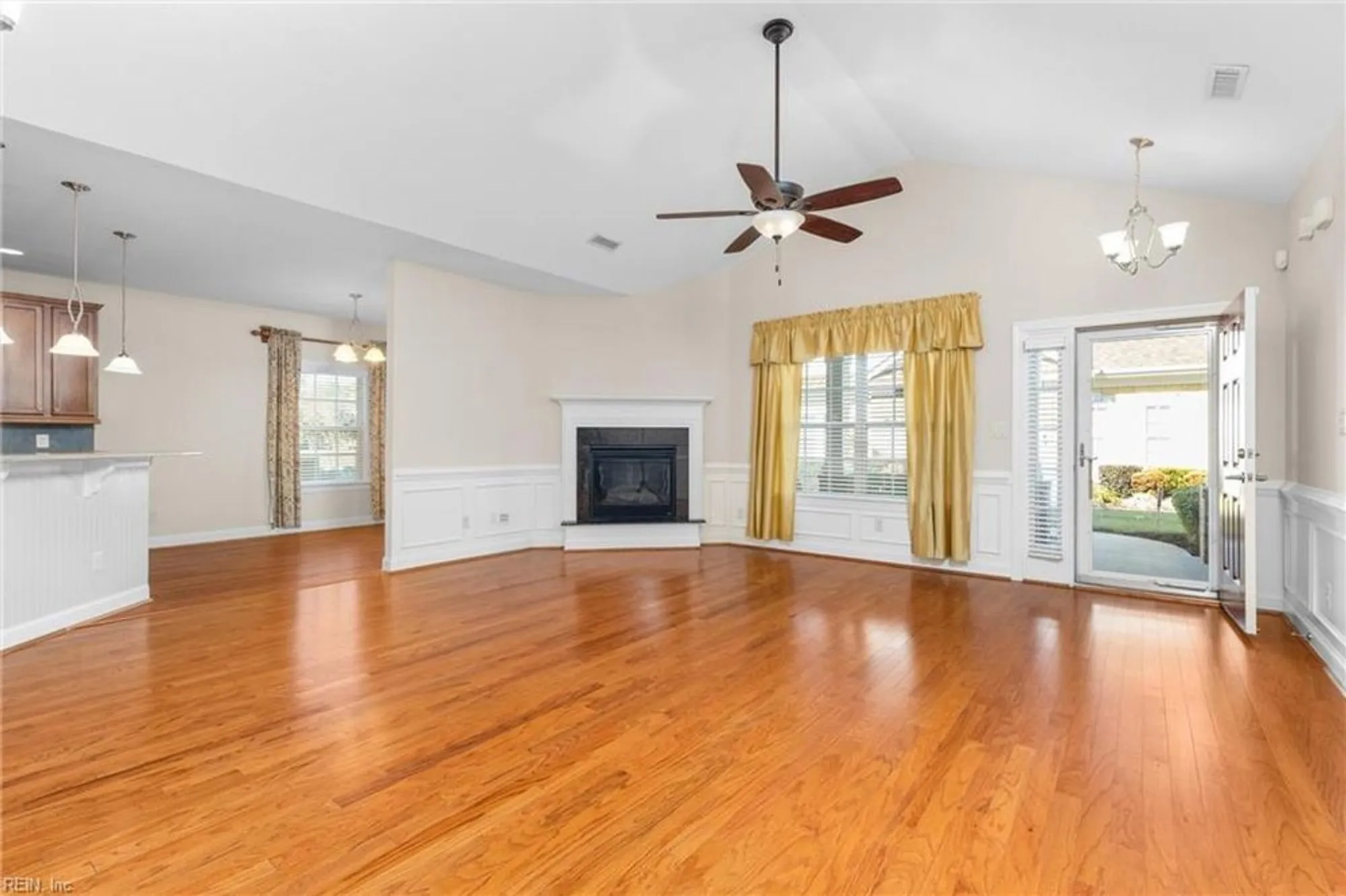 Property Slideshow image 5 of 39 | 1413 thistlewood ln # 54, Chesapeake, VA, 23320