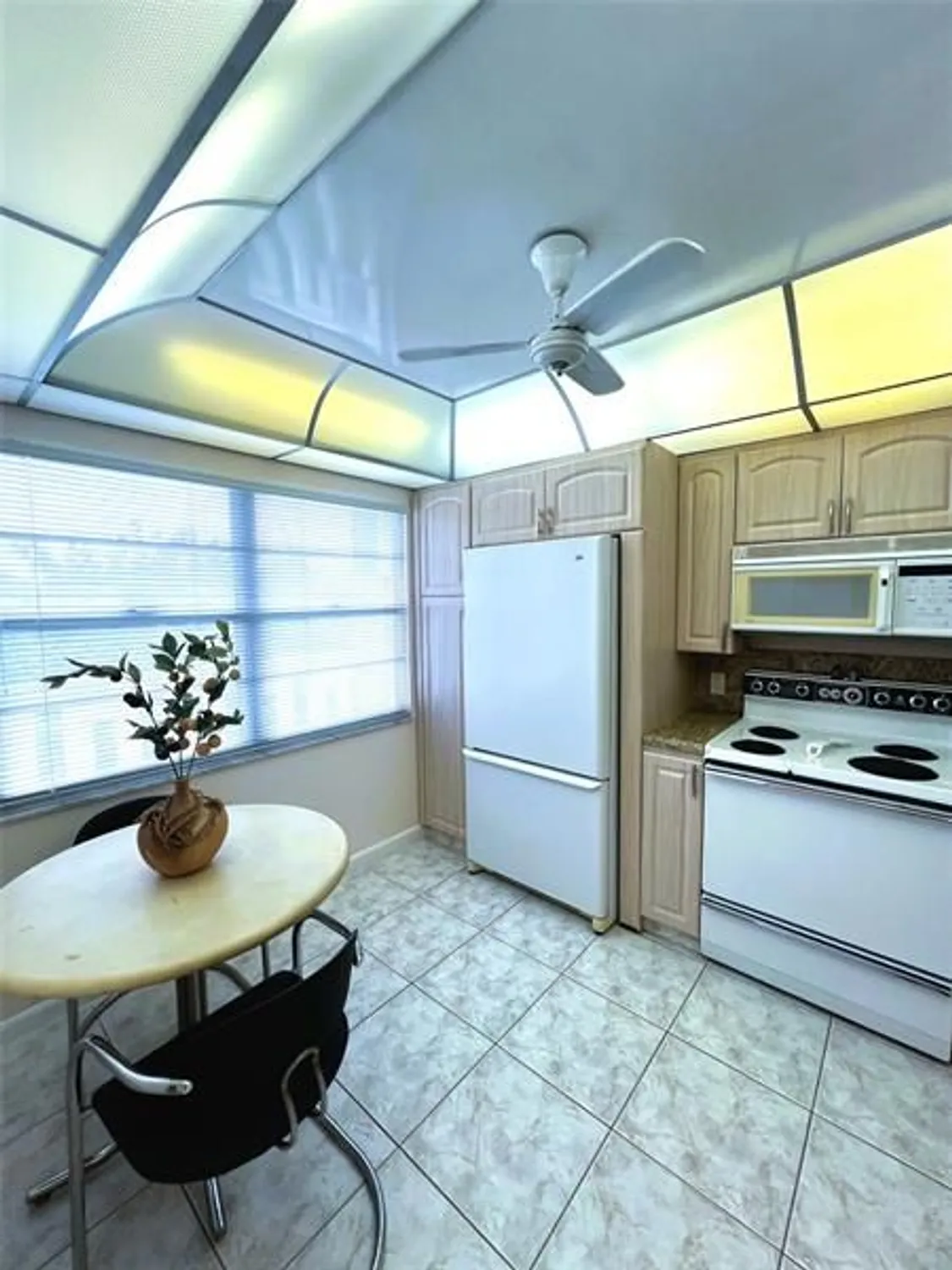 Property Slideshow image 21 of 38 | 2902 victoria cir e3, Coconut Creek, FL, 33066