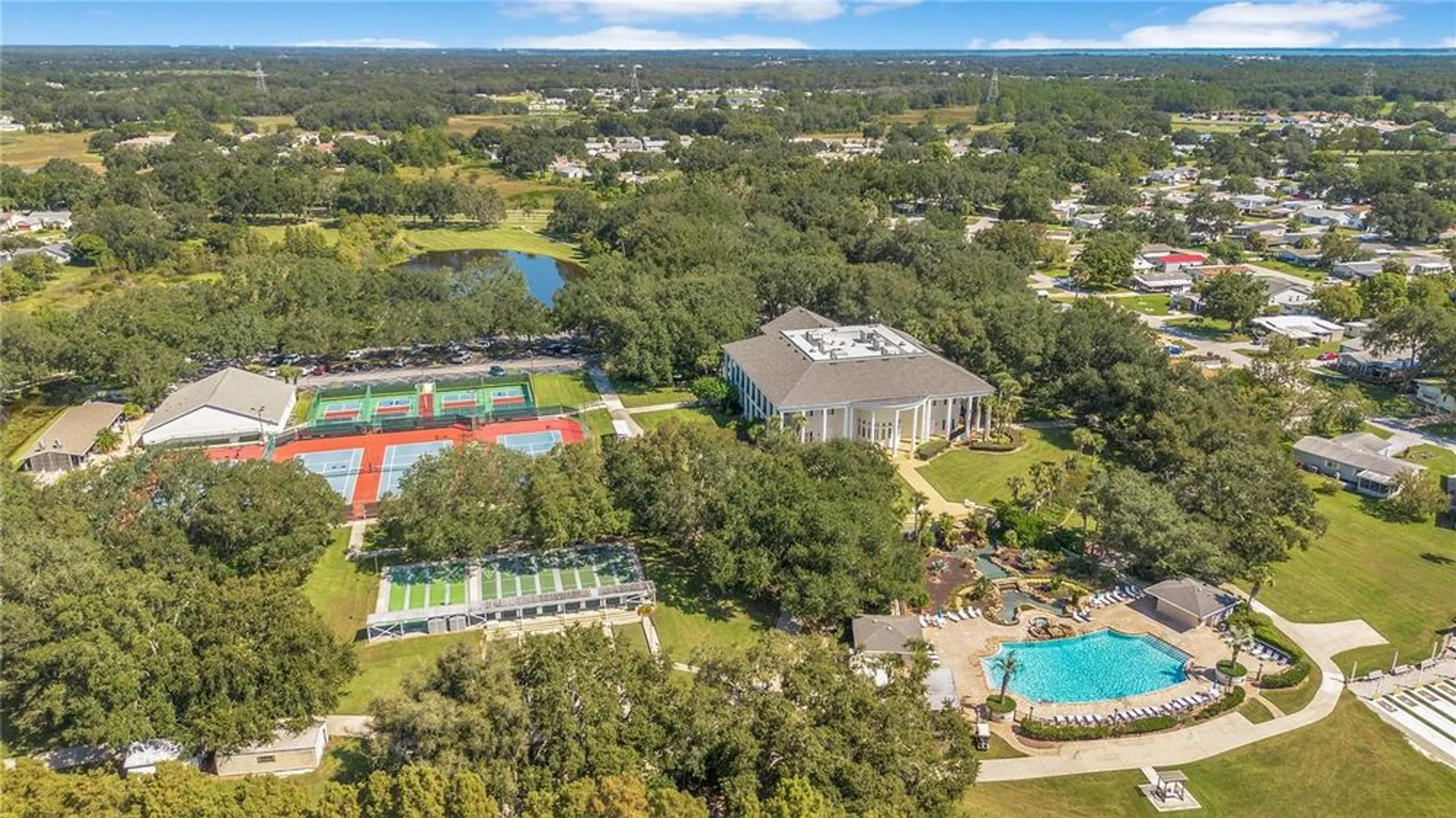 Property Slideshow image 36 of 39 | 25036 cranes roost cir, Leesburg, FL, 34748