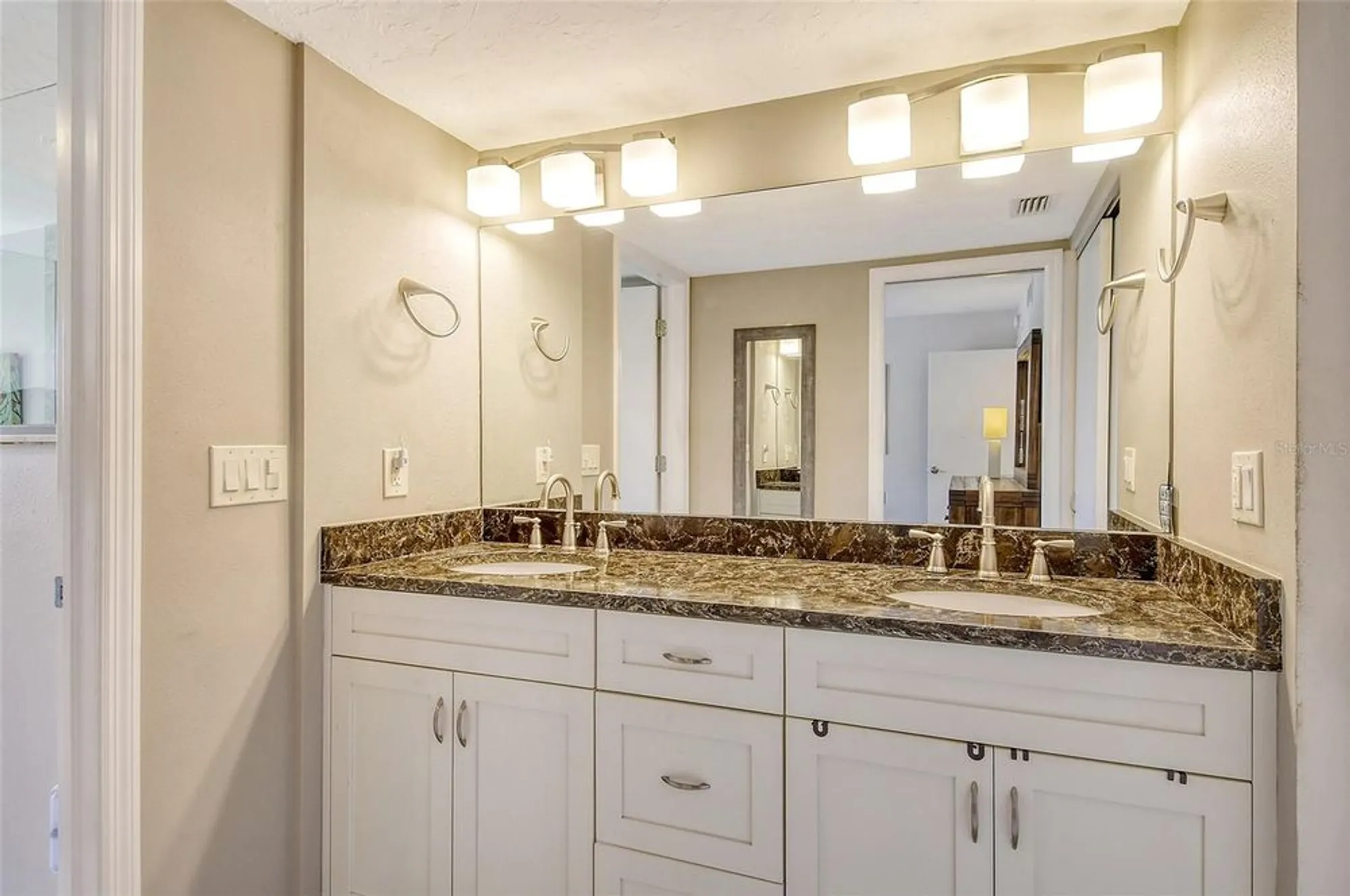 Property Slideshow image 34 of 87 | 5230 landings blvd 101, Sarasota, FL, 34231