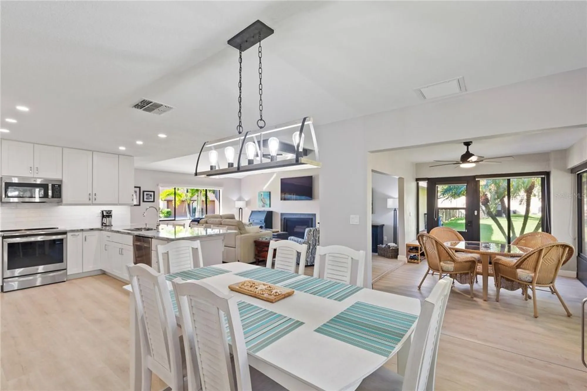Property Slideshow image 12 of 54 | 2216 sequoia dr, Clearwater, FL, 33763