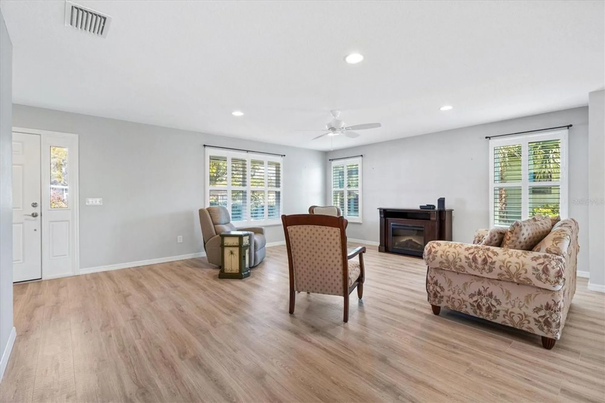 Property Slideshow image 6 of 37 | 706 jason dr, Lady Lake, FL, 32159