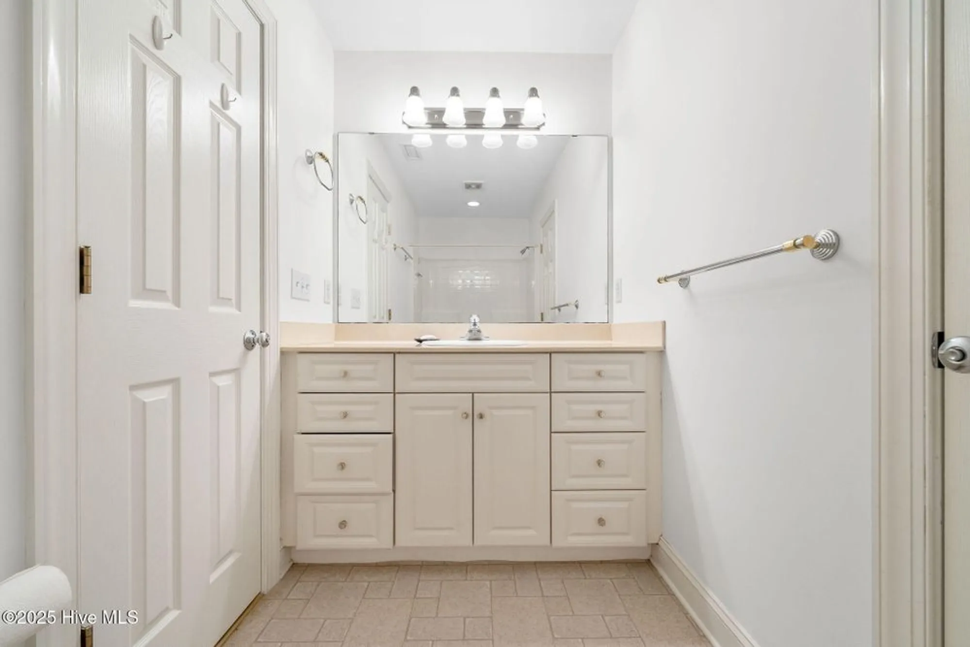 Property Slideshow image 48 of 86 | 4103 kittiwake ct, Southport, NC, 28461