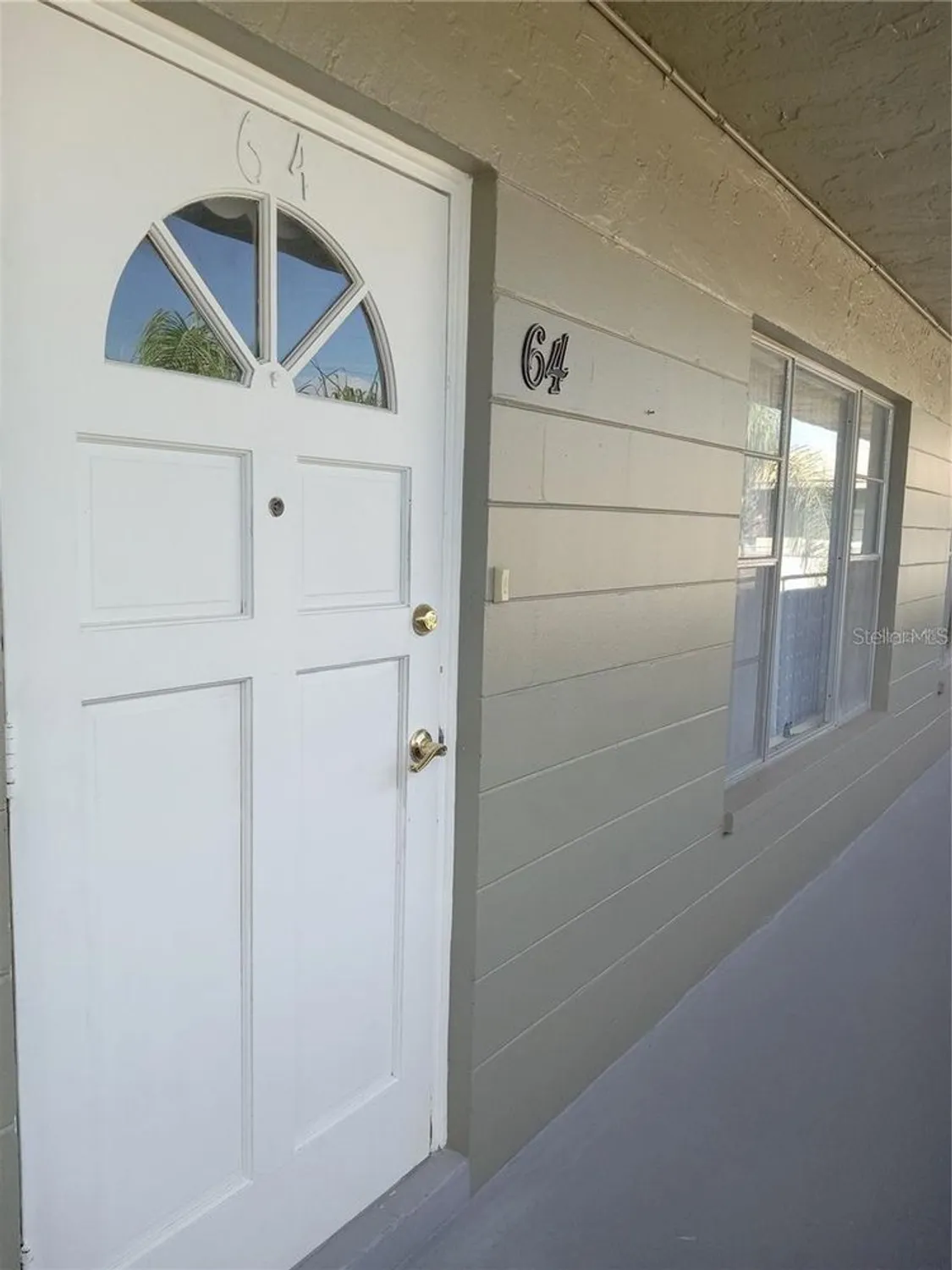 Property Slideshow image 2 of 40 | 2462 brazilia dr 64, Clearwater, FL, 33763