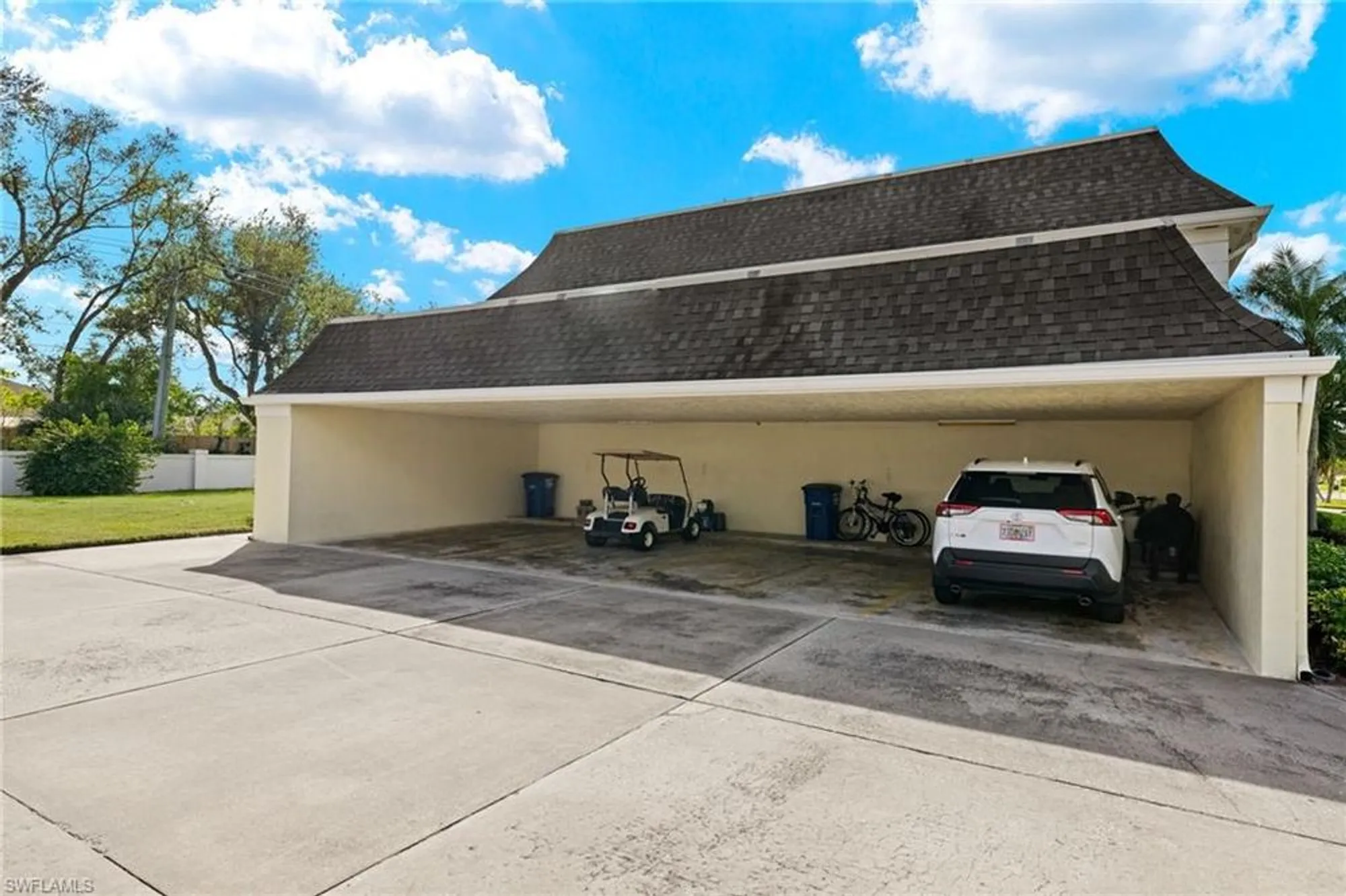 Property Slideshow image 22 of 27 | 1340 s brandywine cir apt 3, Fort Myers, FL, 33919