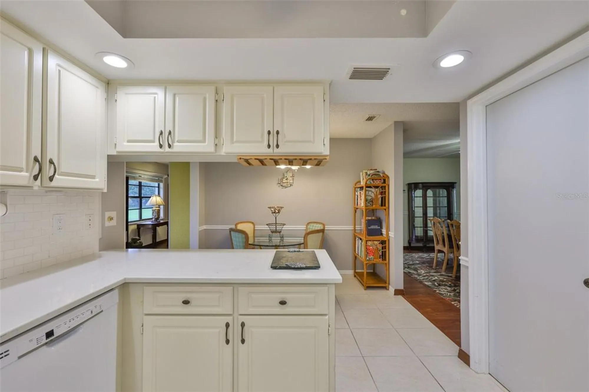 Property Slideshow image 28 of 69 | 1318 leland dr, Sun City Center, FL, 33573