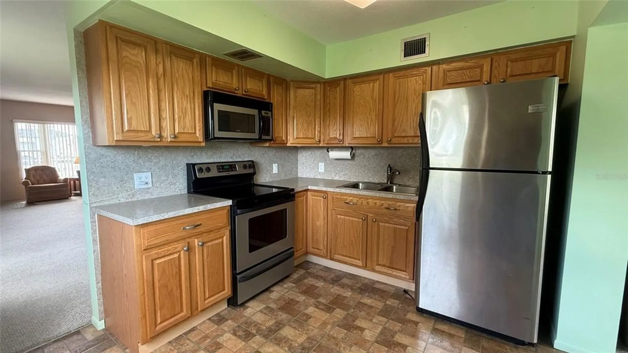 Property Slideshow image 9 of 33 | 2460 canadian way 48, Clearwater, FL, 33763