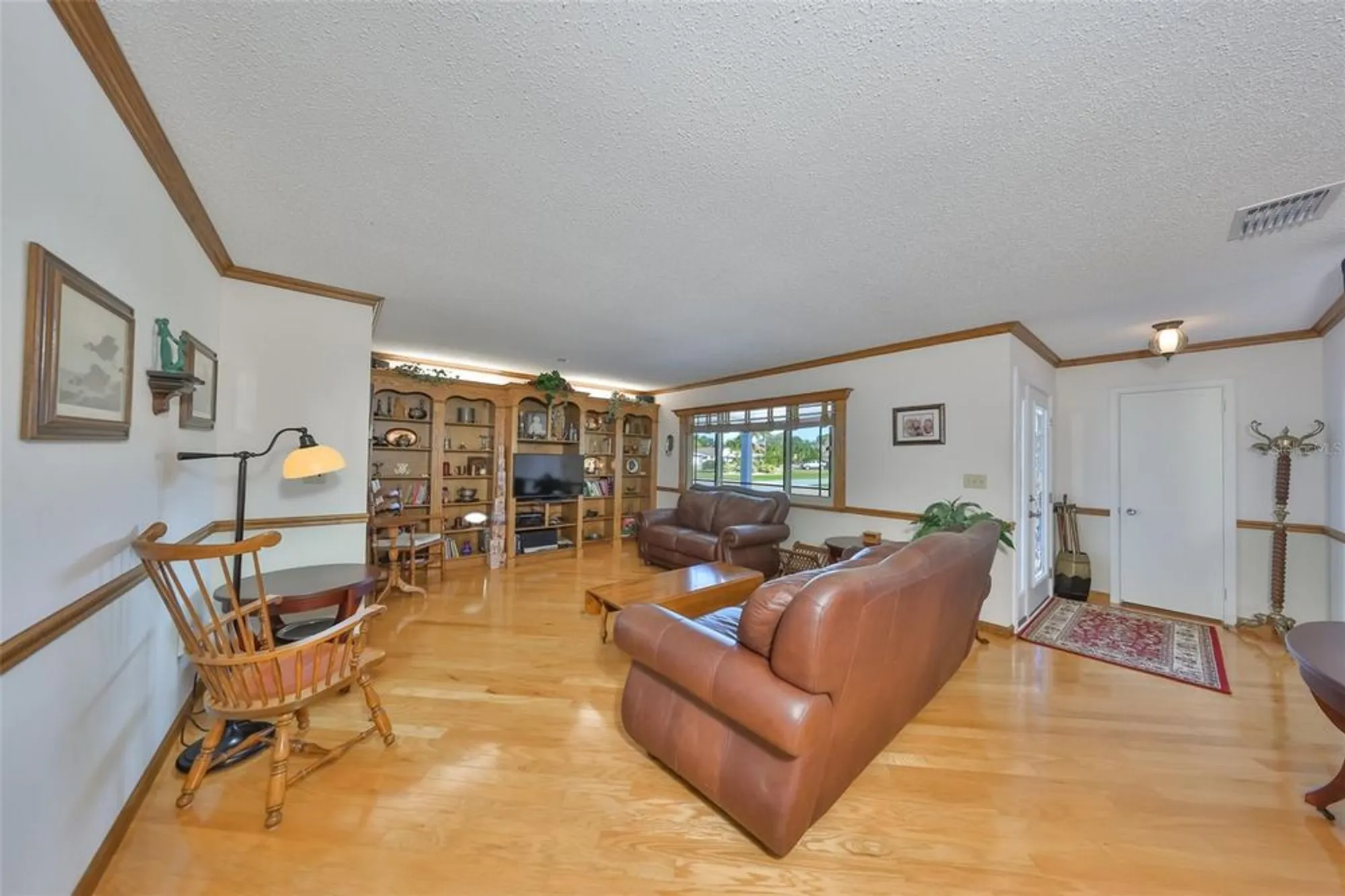 Property Slideshow image 11 of 52 | 1818 danbury dr, Sun City Center, FL, 33573