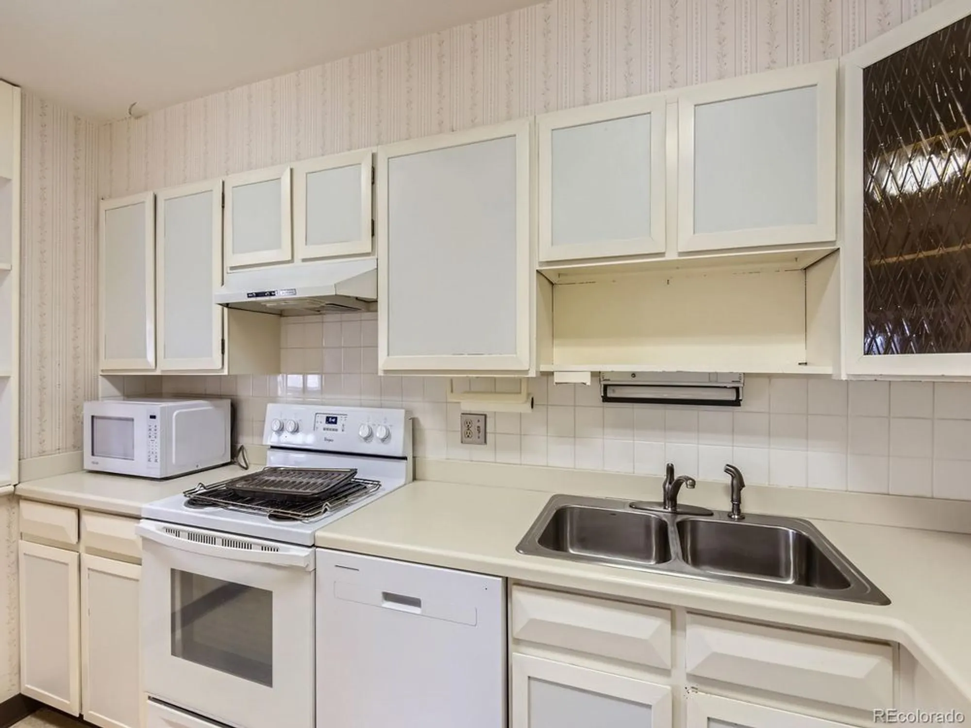 Property Slideshow image 14 of 32 | 625 s alton way 3d, Denver, CO, 80247