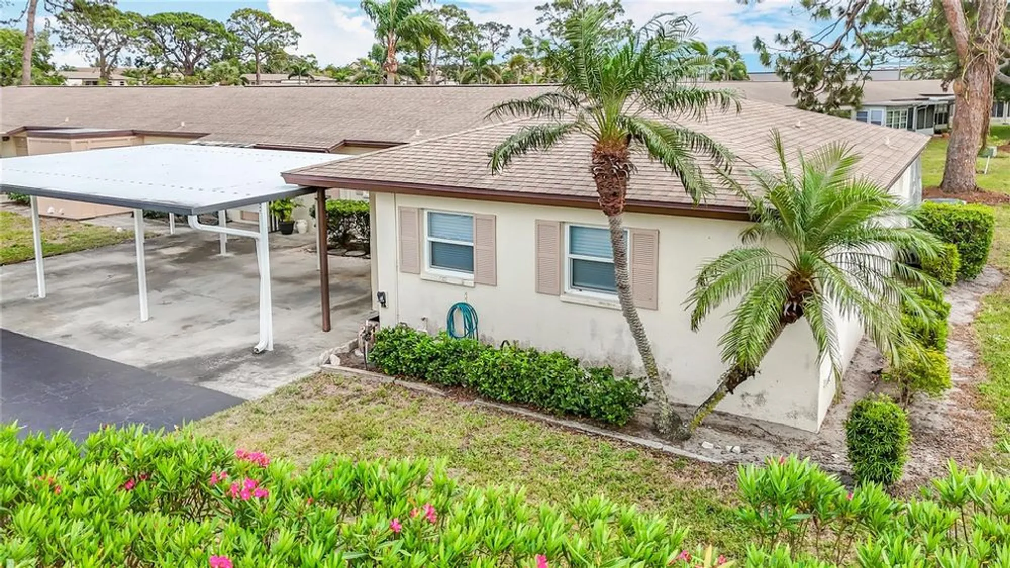 Property Slideshow image 2 of 26 | 2802 swifton dr v102, Sarasota, FL, 34231
