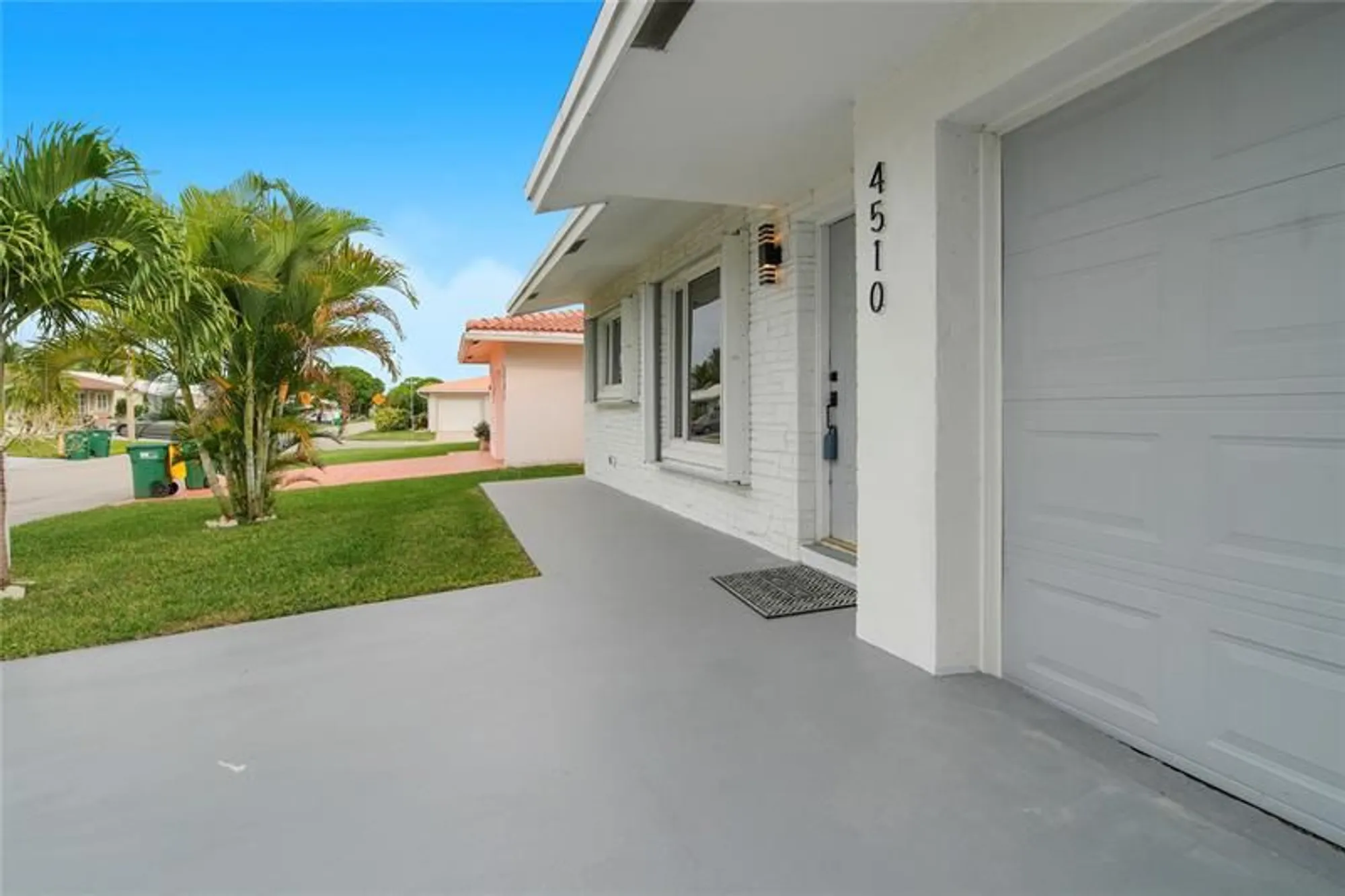 Property Slideshow image 4 of 34 | 4510 nw 49th dr, Tamarac, FL, 33319