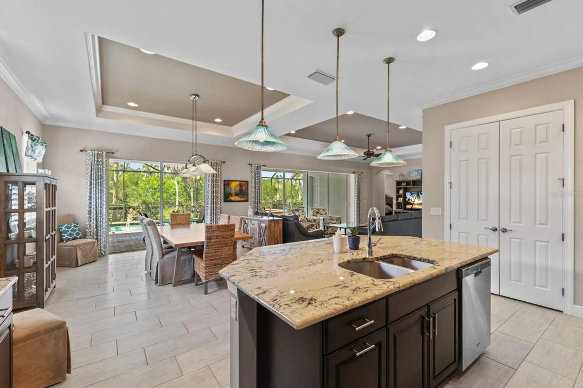 Property Slideshow image 23 of 94 | 5209 lake overlook ave, Bradenton, FL, 34208