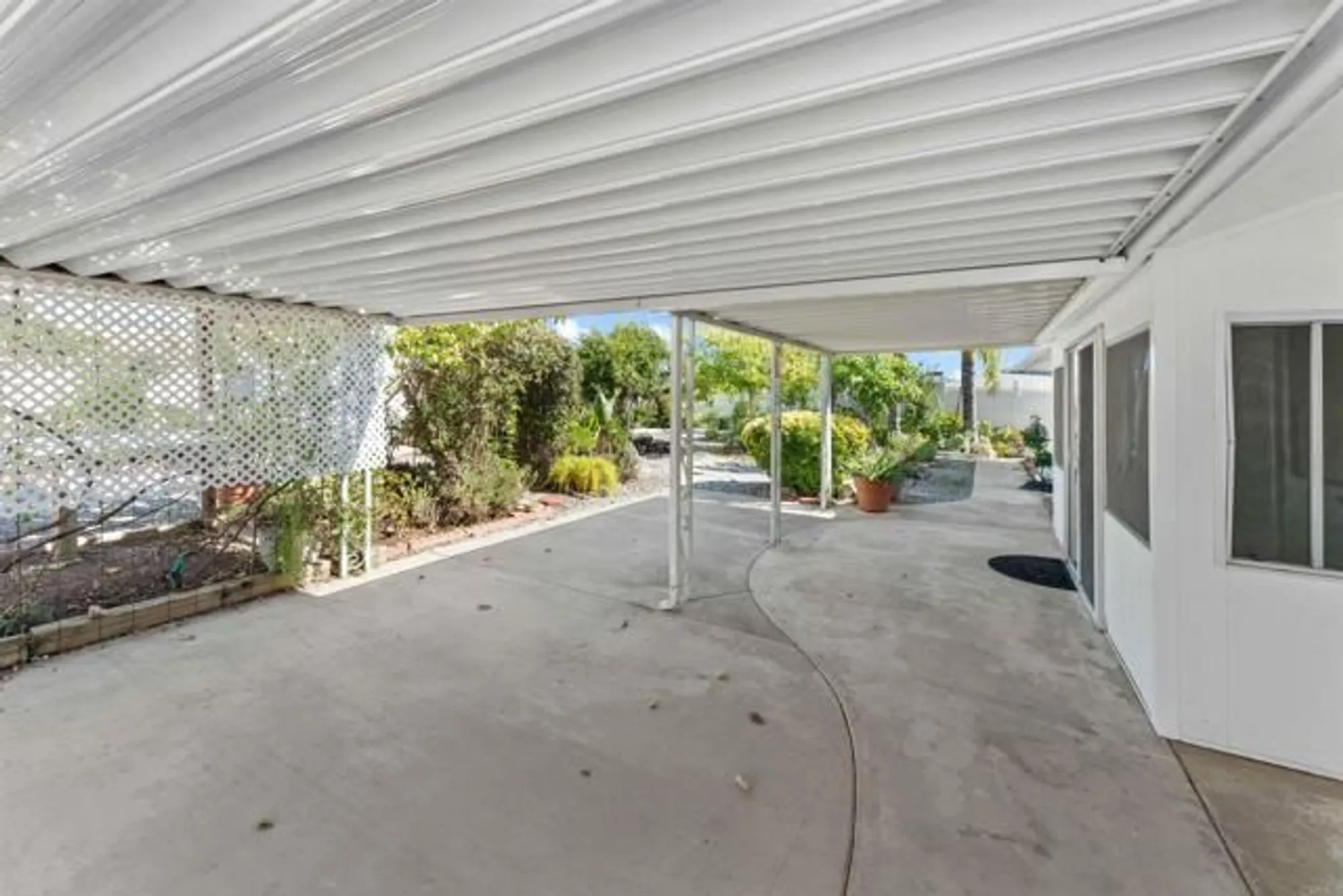 Property Slideshow image 19 of 28 | 25768 roanoke rd, Sun City, CA, 92586