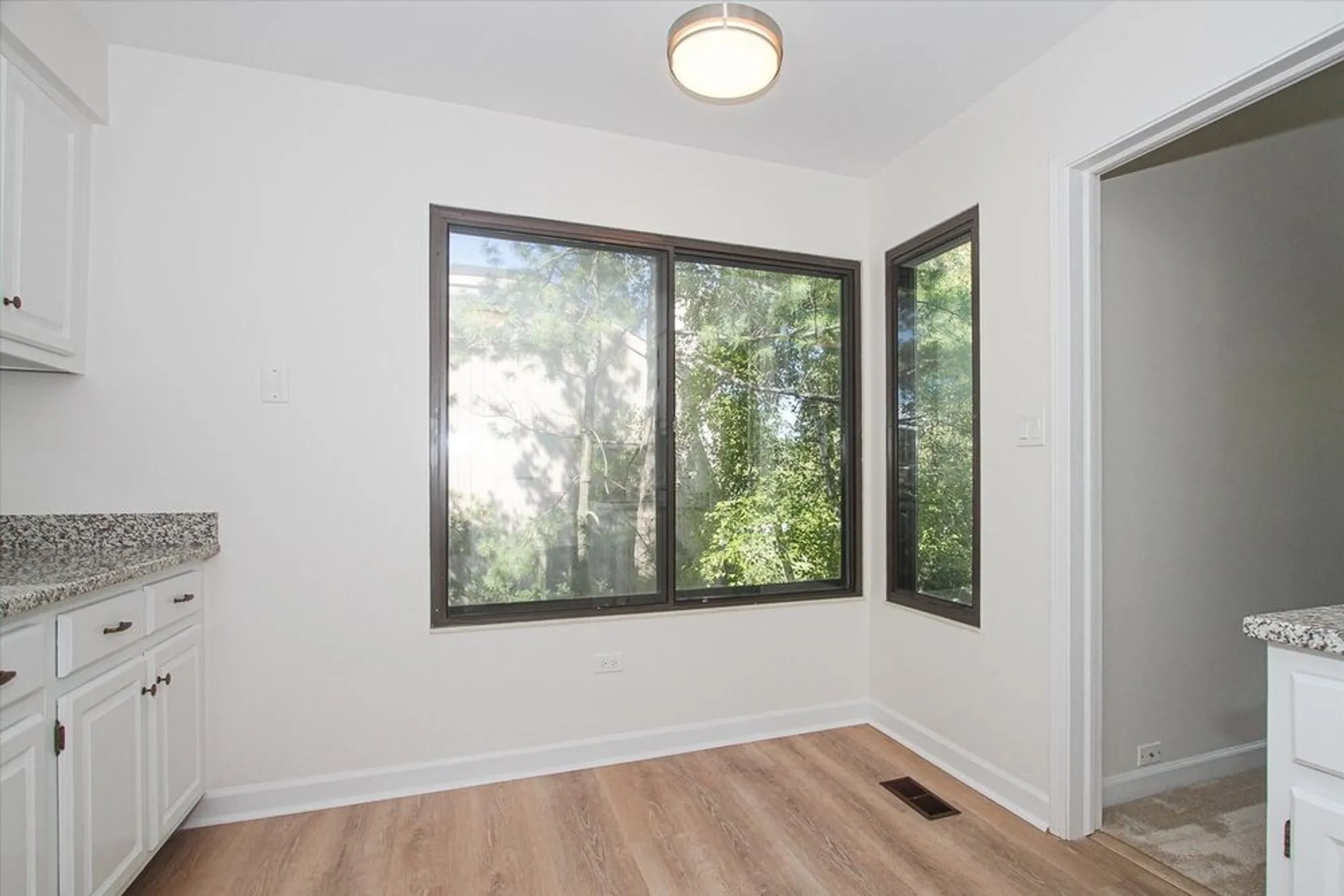 Property Slideshow image 13 of 32 | 78a foxwood ln # m169, Lake Barrington, IL, 60010