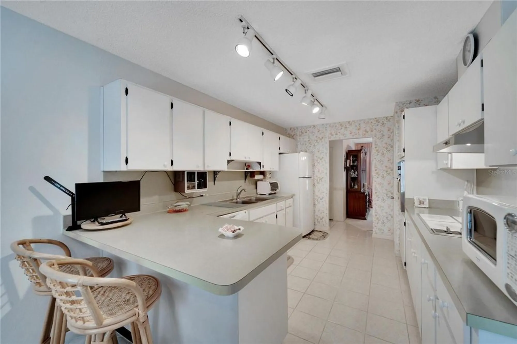 Property Slideshow image 9 of 42 | 612 allegheny dr, Sun City Center, FL, 33573