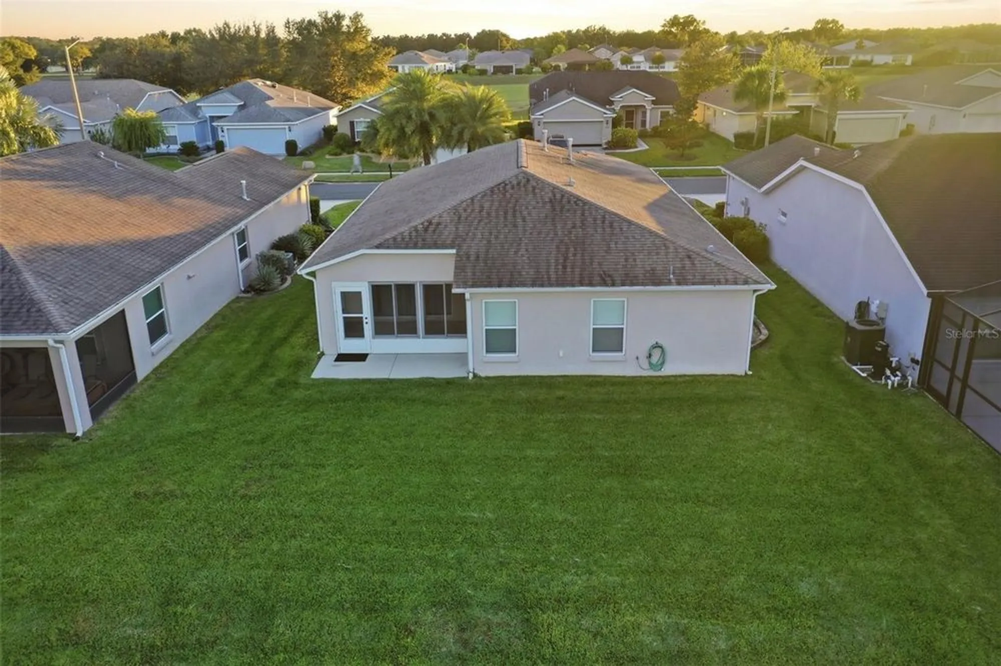 Property Slideshow image 35 of 64 | 27046 roanoke dr, Leesburg, FL, 34748