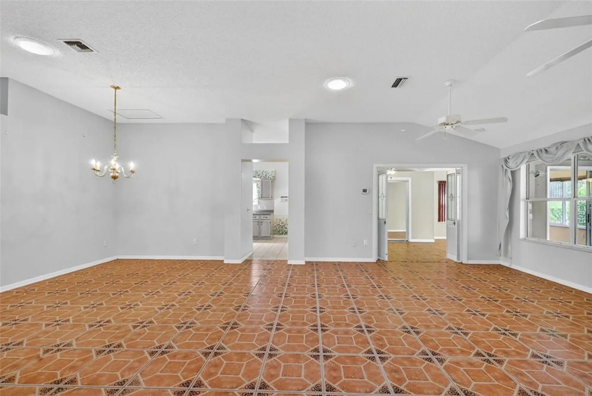 Property Slideshow image 9 of 35 | 318 del mar dr, The Villages, FL, 32159
