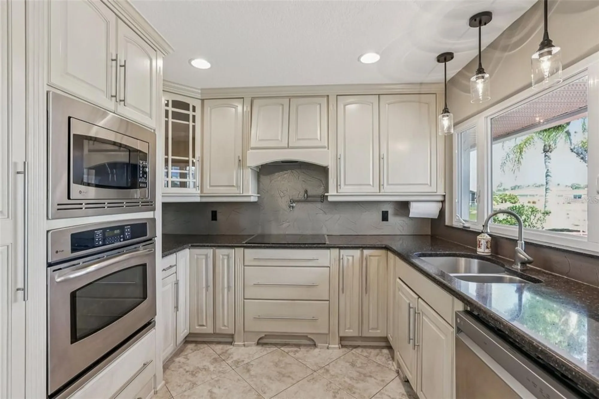 Property Slideshow image 6 of 36 | 1717 danbury dr, Sun City Center, FL, 33573