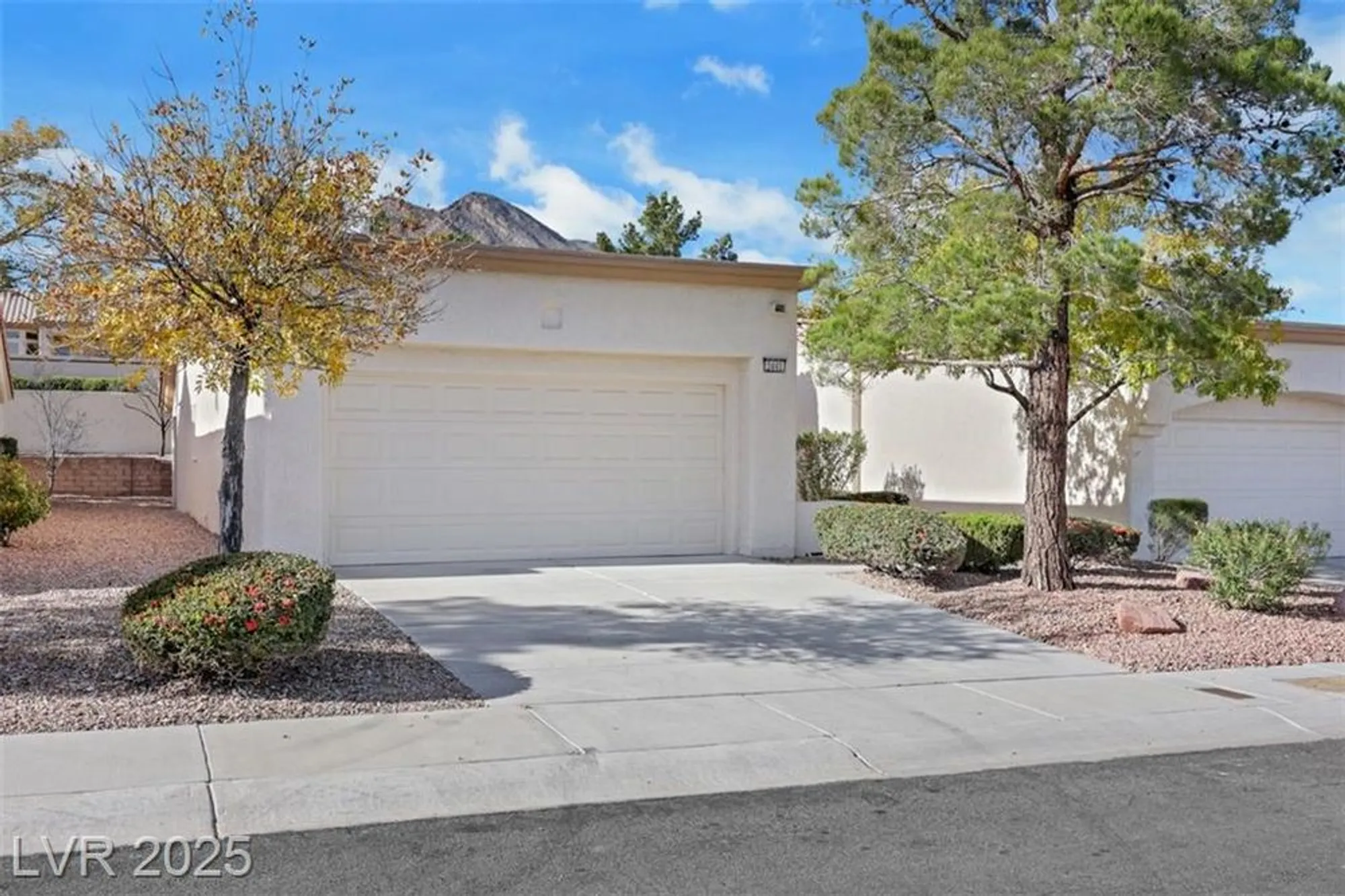 Property Slideshow image 16 of 31 | 2441 banora point dr, Las Vegas, NV, 89134