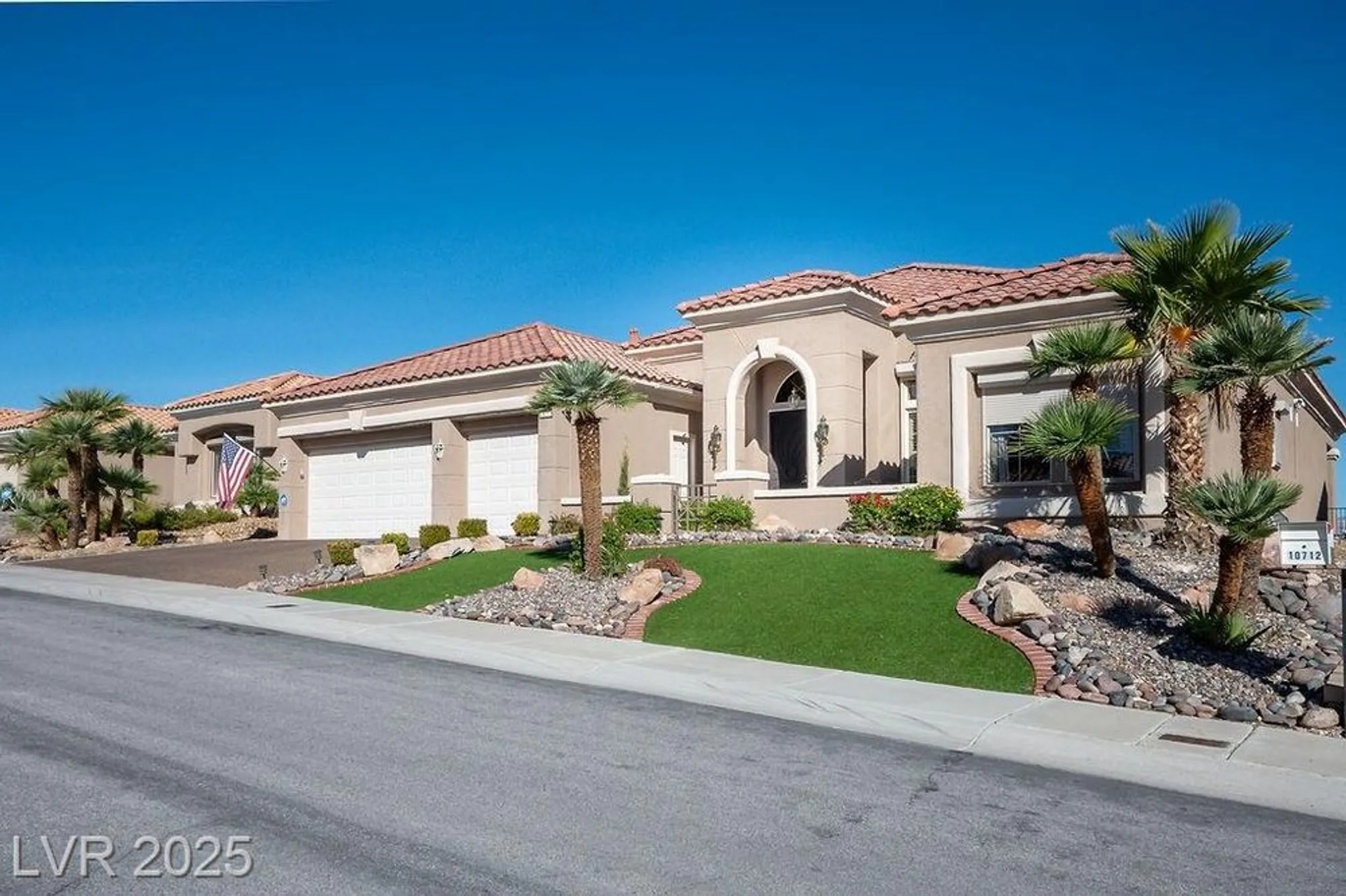 Property Slideshow image 55 of 99 | 10712 button willow dr, Las Vegas, NV, 89134