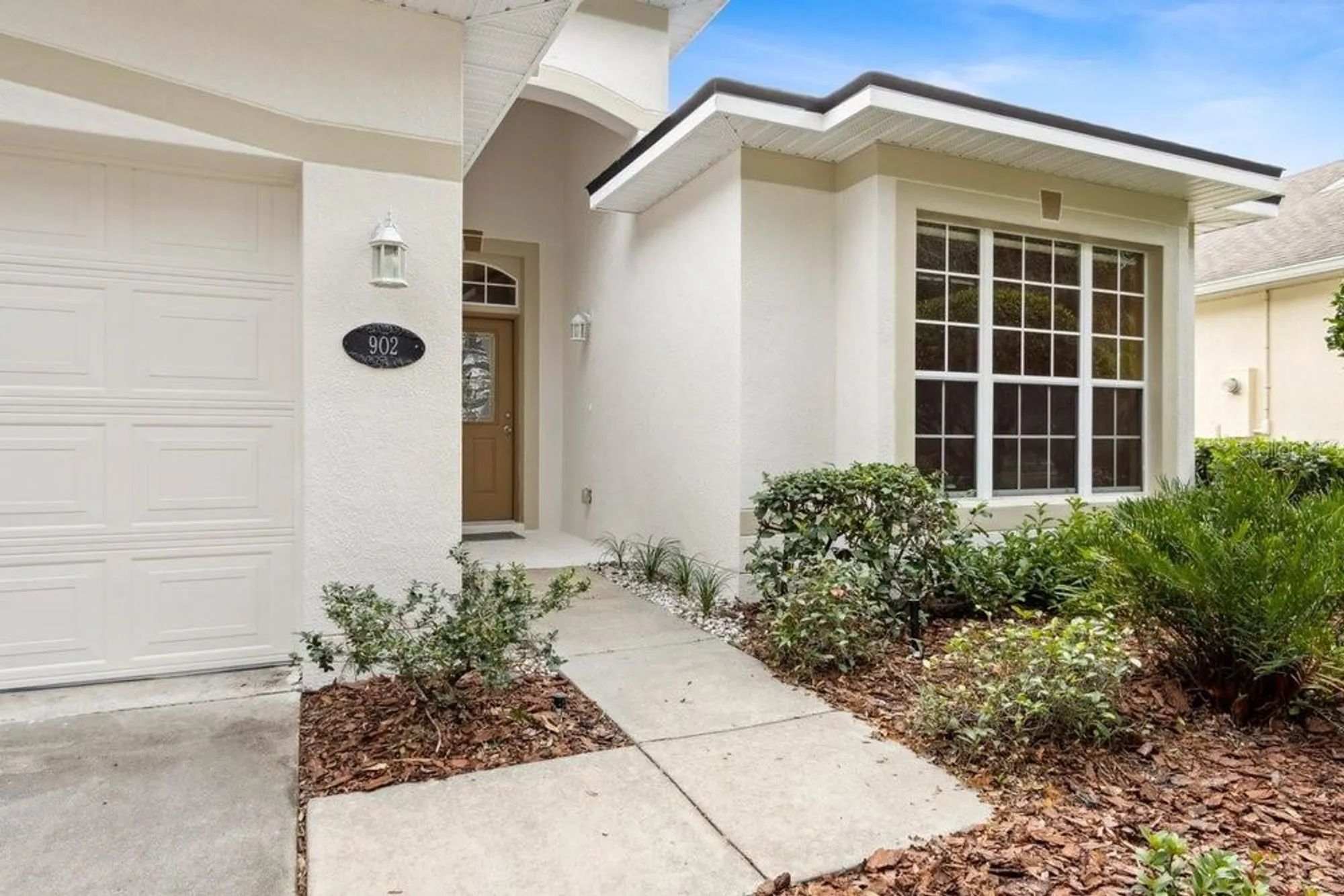 Property Slideshow image 4 of 44 | 902 heron point cir, Deland, FL, 32724