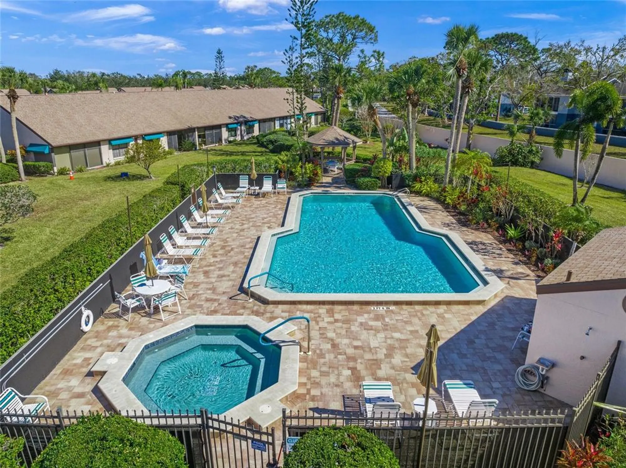 Property Slideshow image 37 of 51 | 5958 clubside dr, Sarasota, FL, 34243