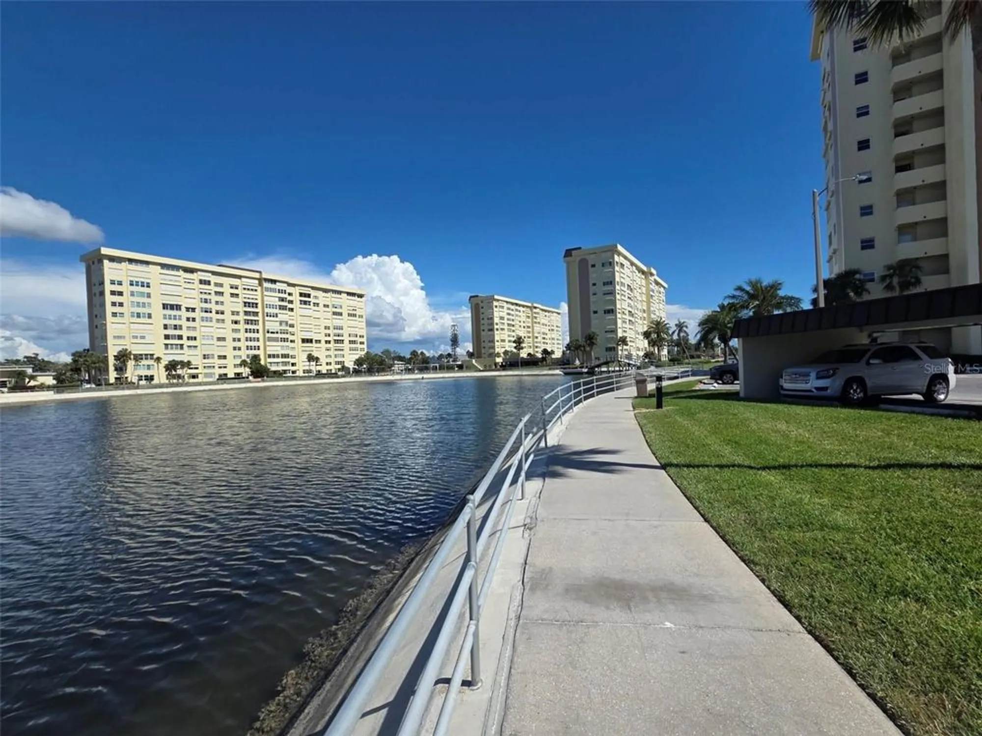 Property Slideshow image 2 of 12 | 4775 cove cir apt 705, Saint Petersburg, FL, 33708