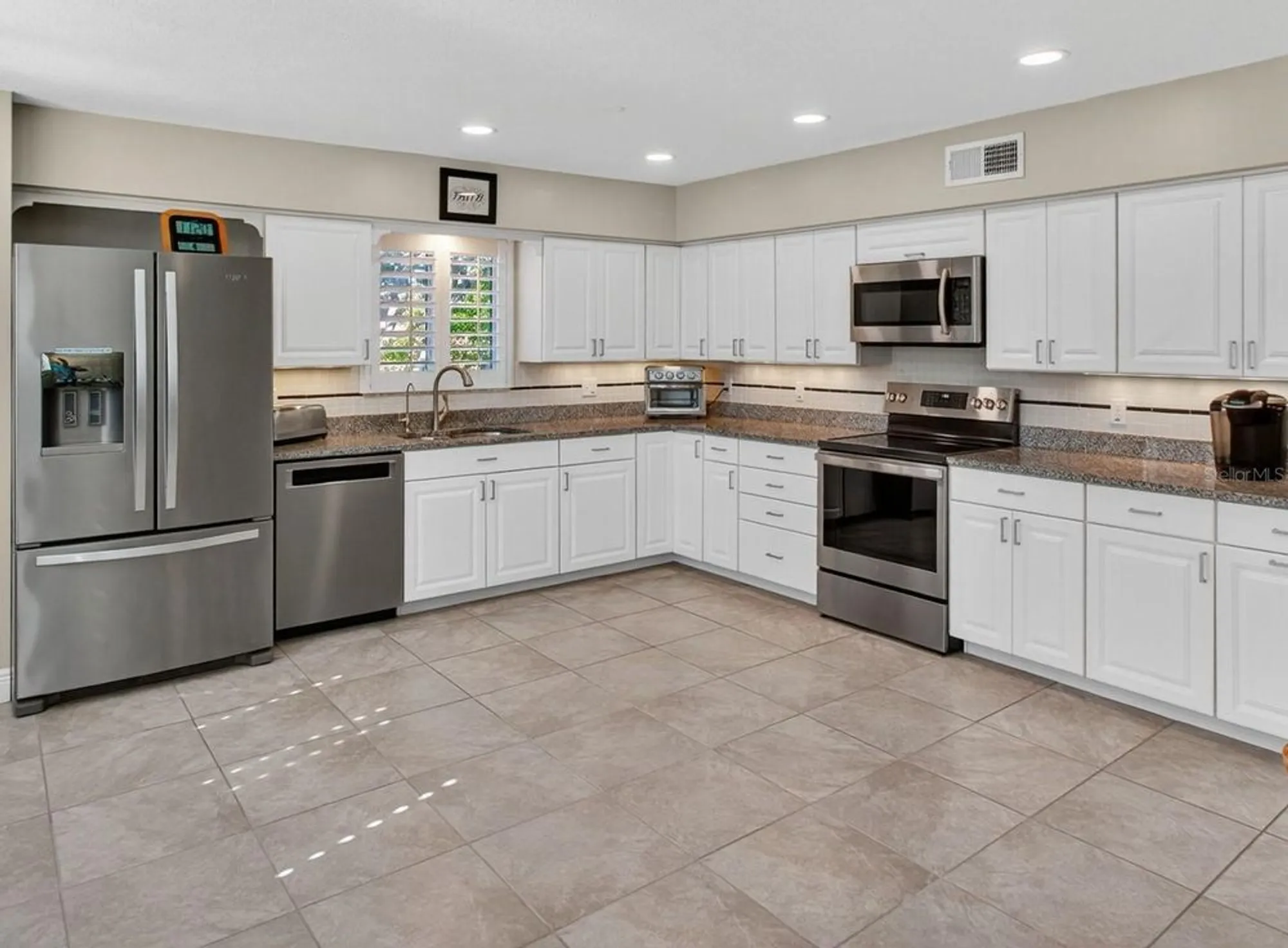 Property Slideshow image 14 of 59 | 2170 americus blvd n apt 70, Clearwater, FL, 33763