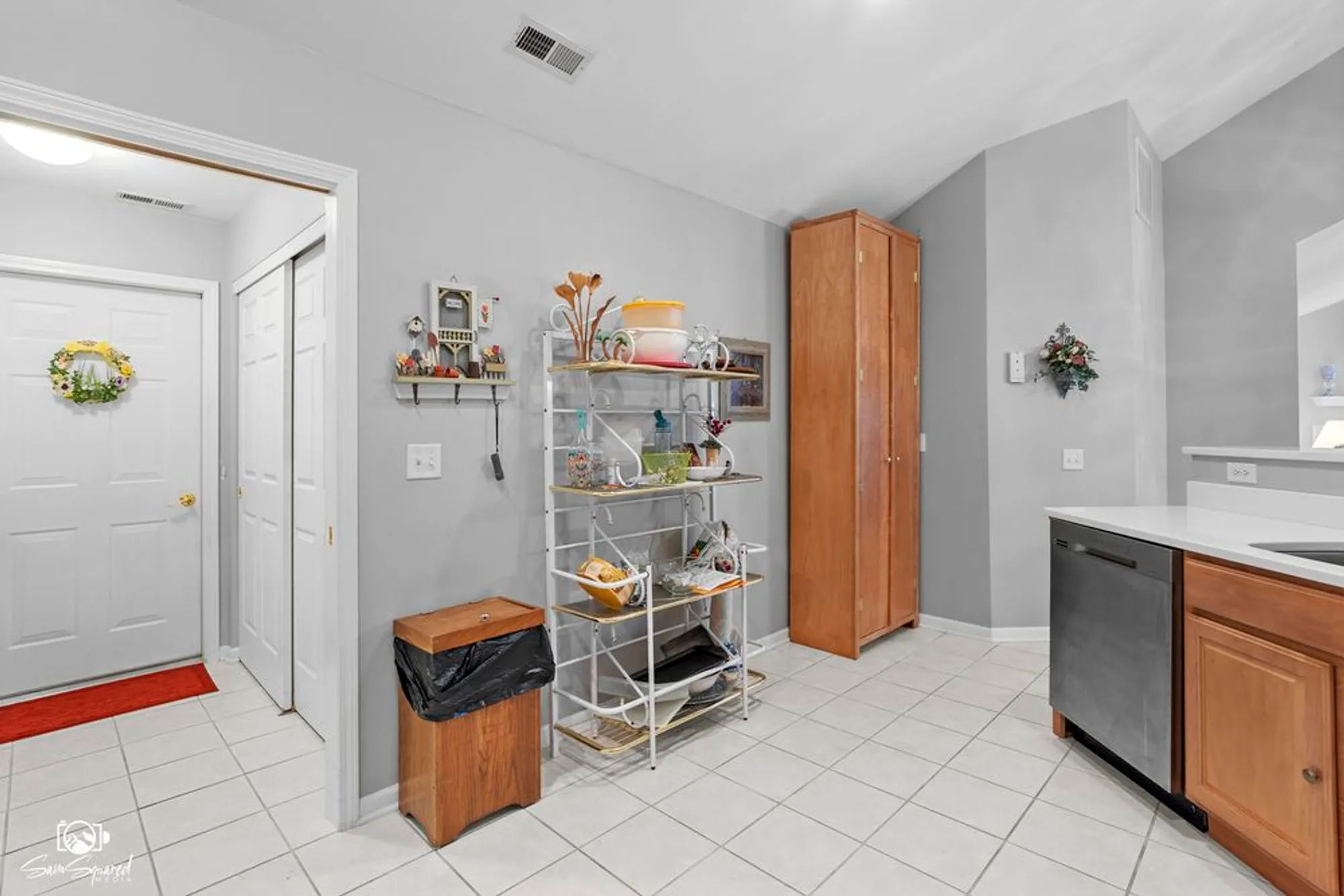 Property Slideshow image 13 of 35 | 1925 timbers edge cir, Joliet, IL, 60431