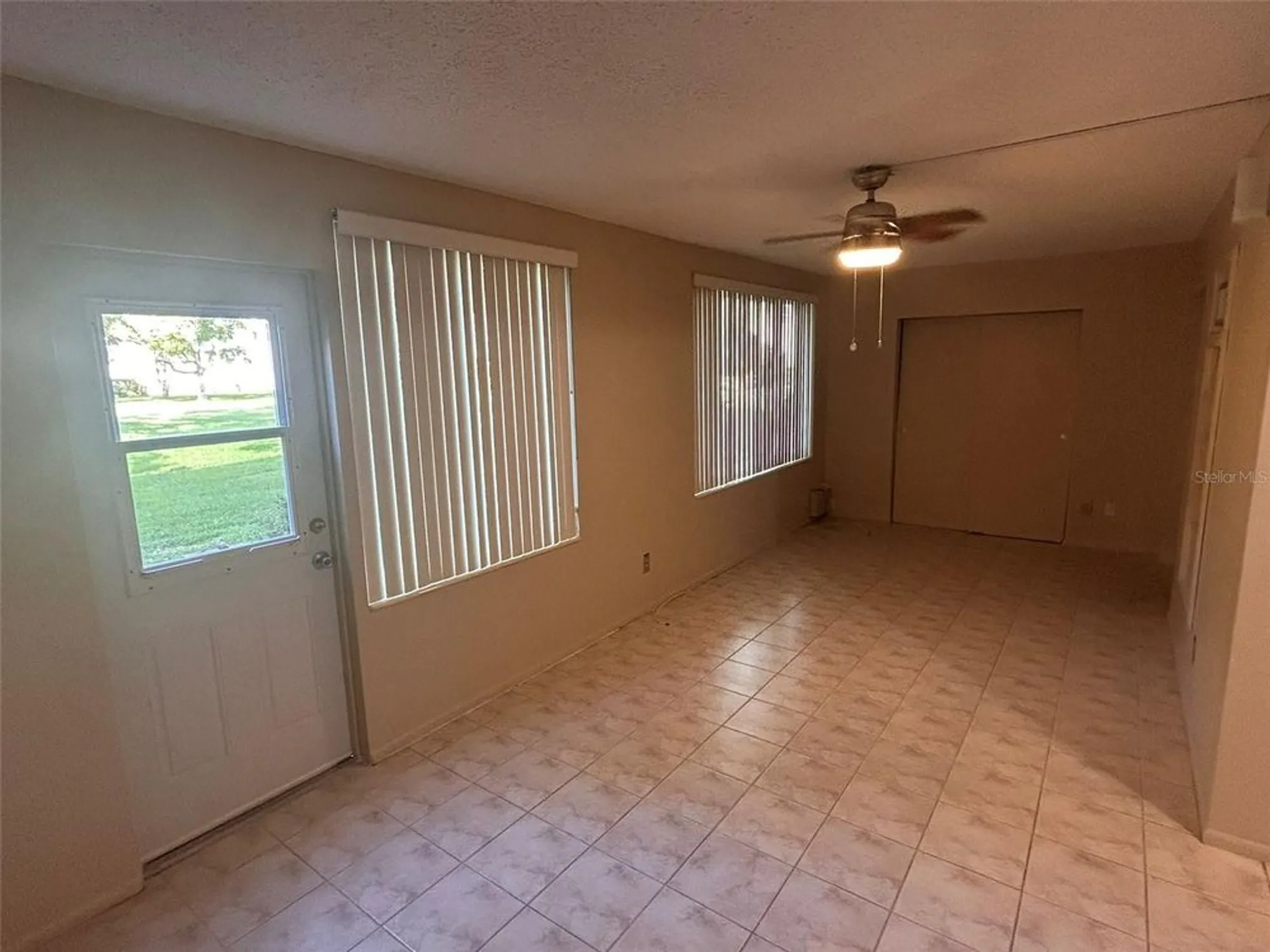 Property Slideshow image 13 of 55 | 2402 ecuadorian way apt 18, Clearwater, FL, 33763