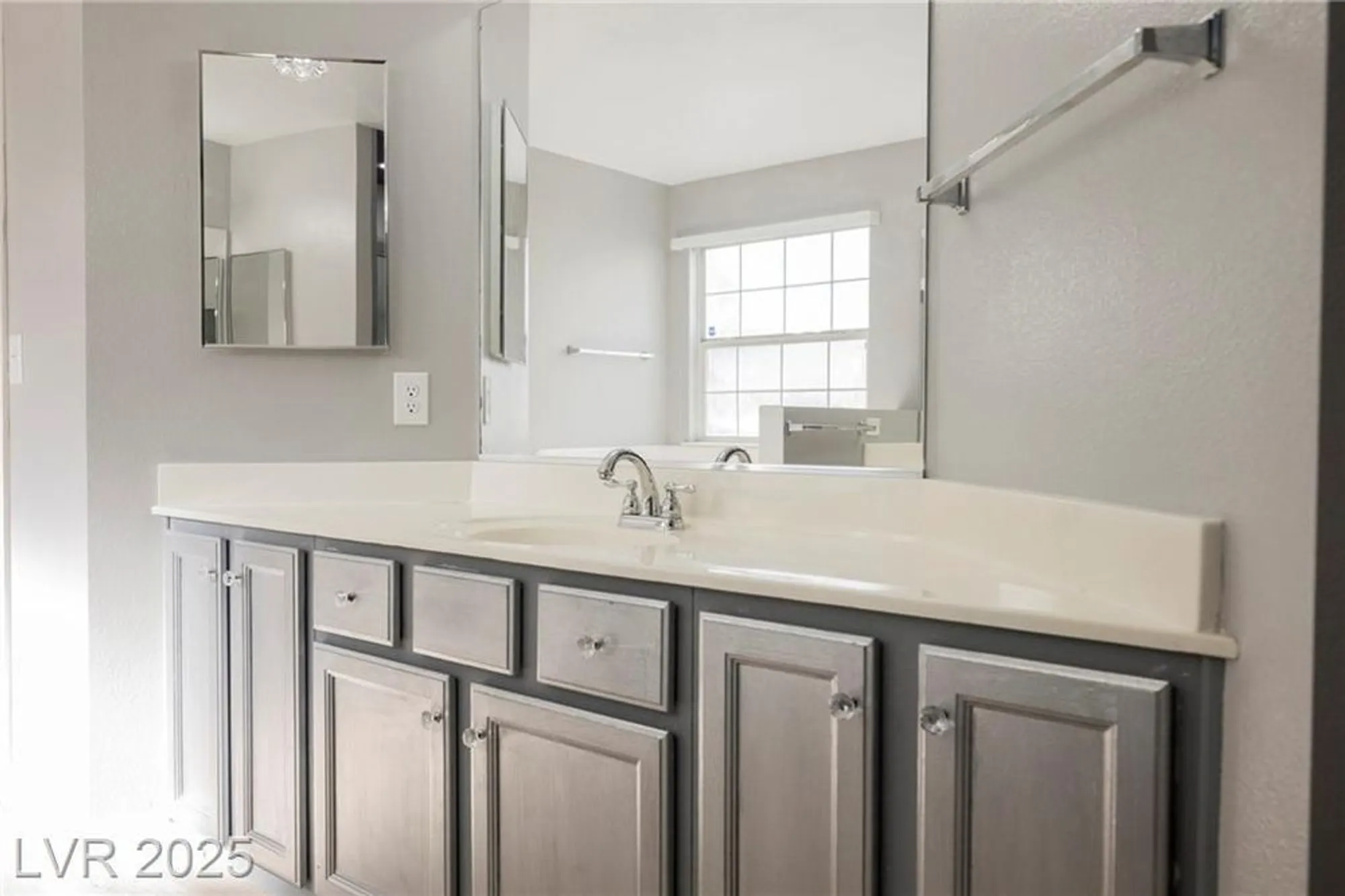 Property Slideshow image 42 of 66 | 5133 burr oak dr, Las Vegas, NV, 89130