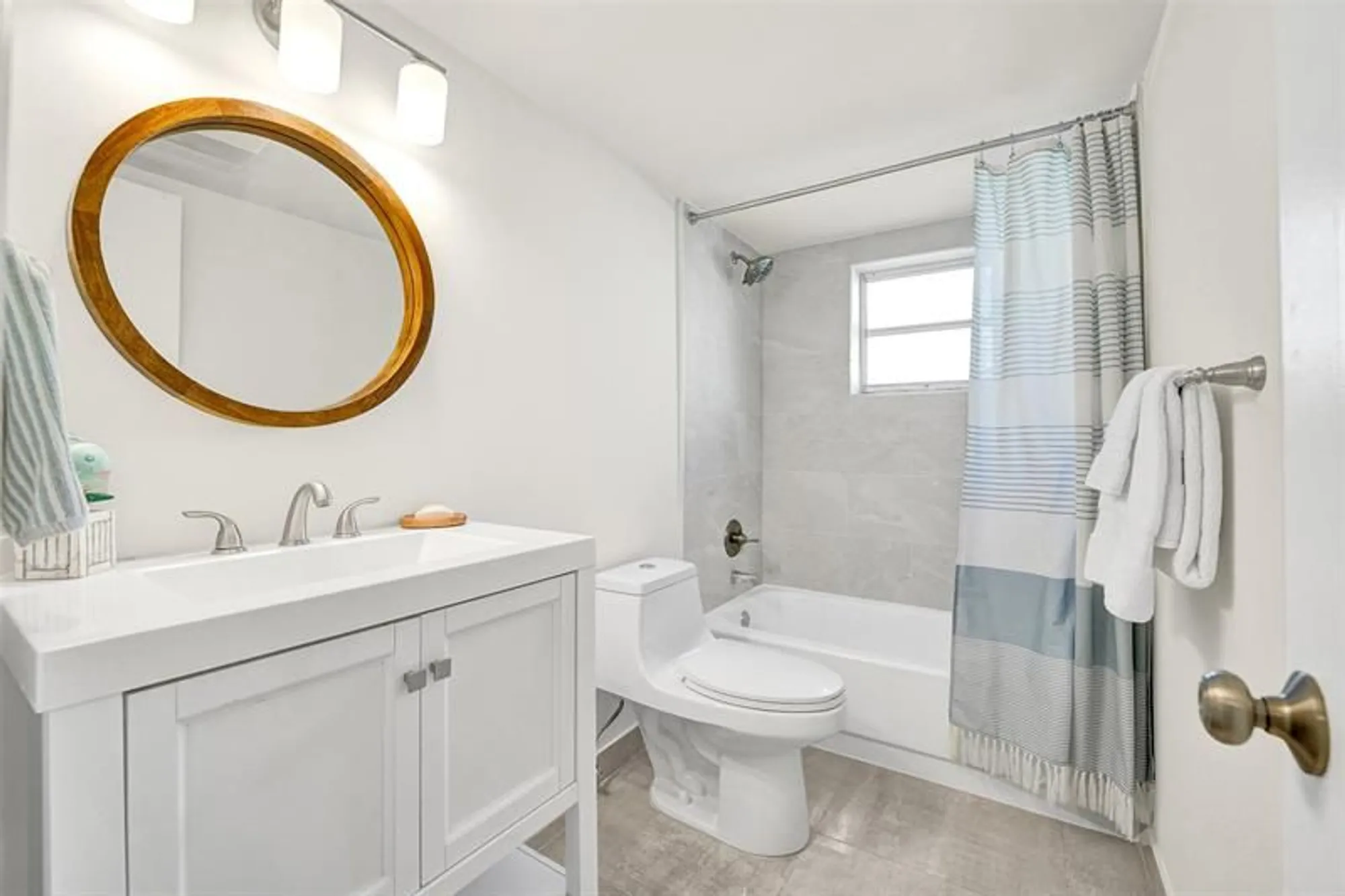 Property Slideshow image 12 of 24 | 1024 se 3rd ave apt 207, Dania Beach, FL, 33004
