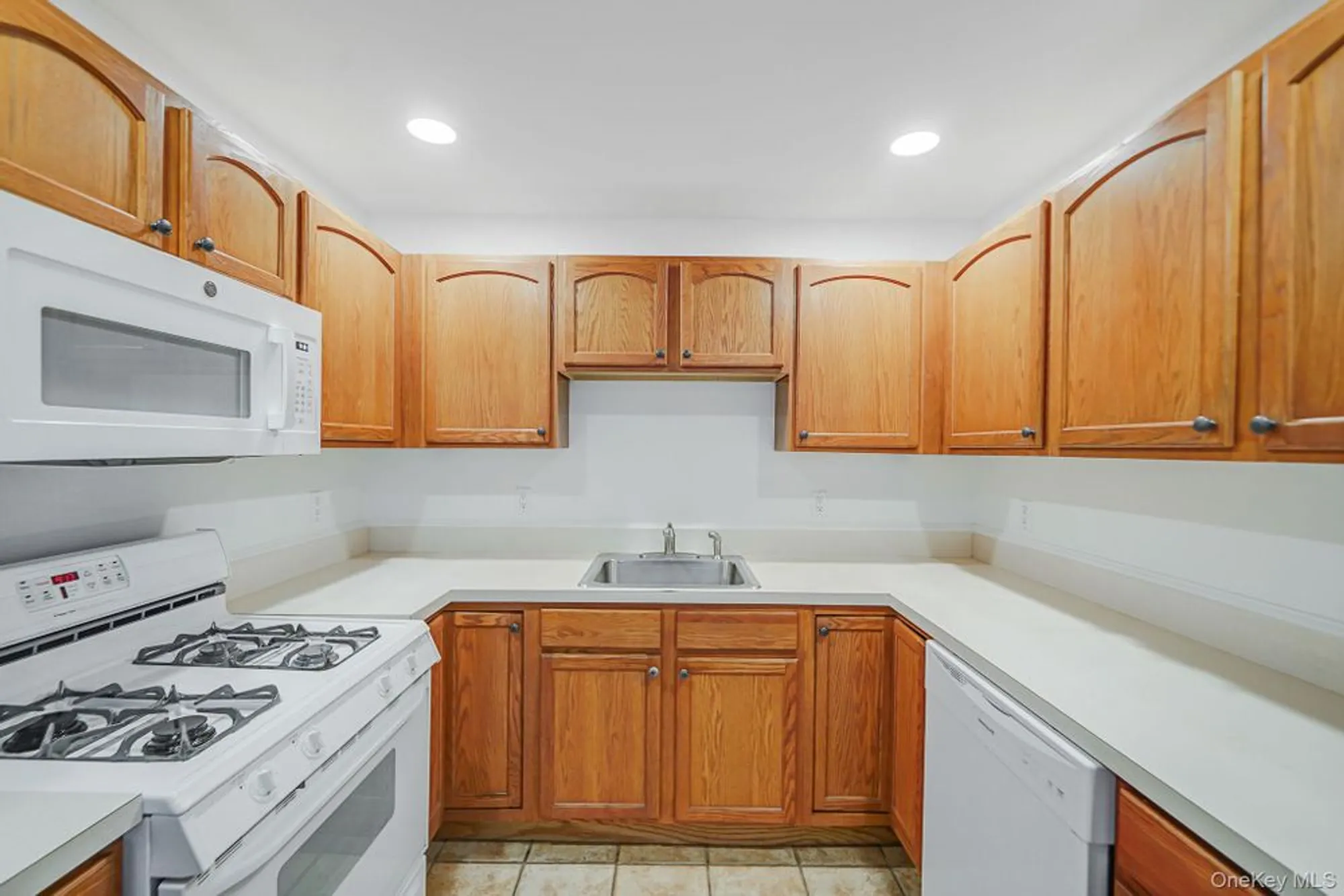 Property Slideshow image 5 of 29 | 1126 savoy dr, Melville, NY, 11747