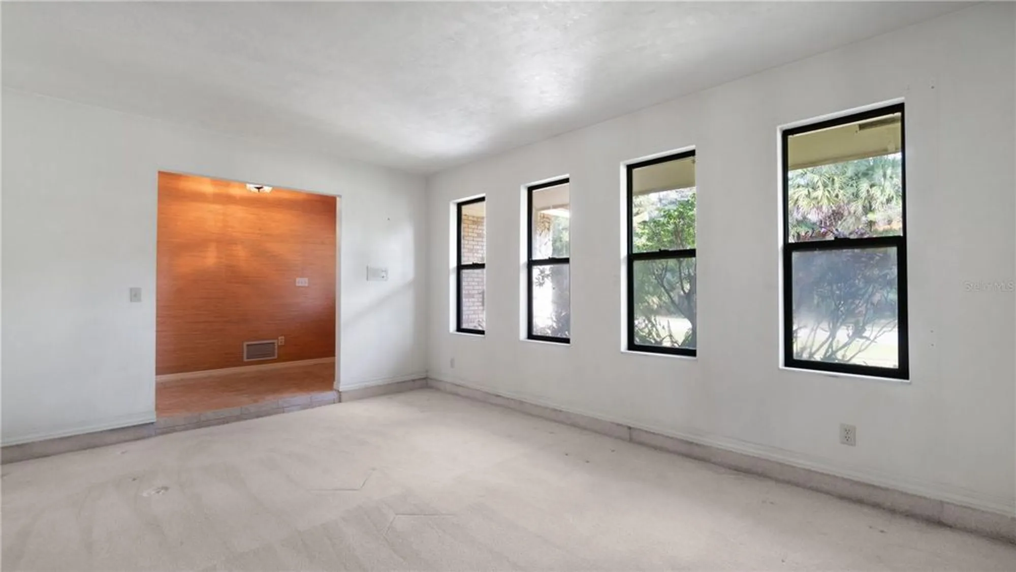 Property Slideshow image 10 of 50 | 965 pelican bay dr, Daytona Beach, FL, 32119