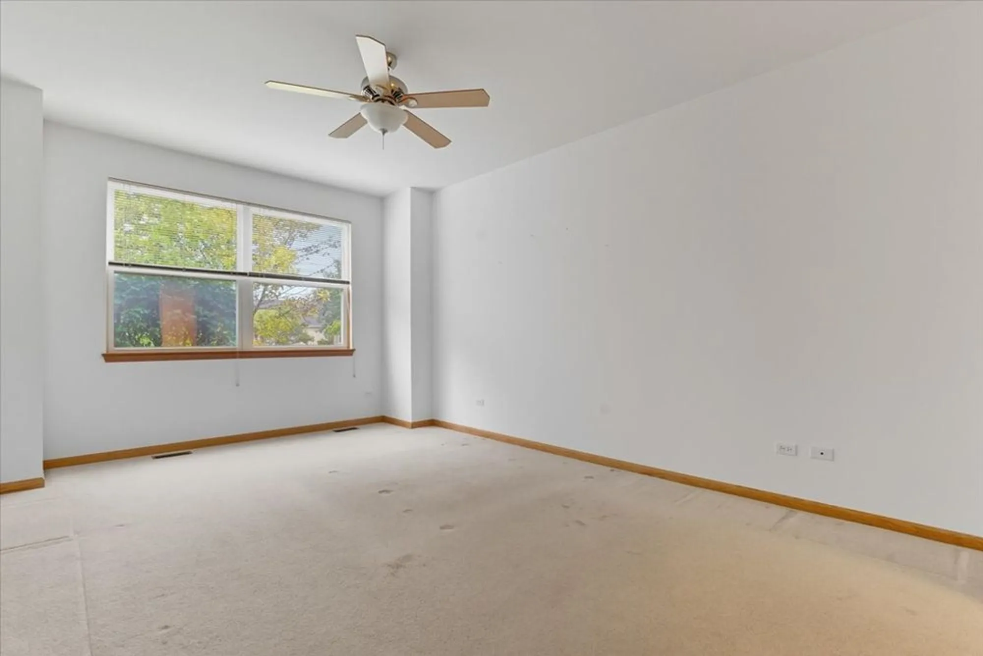 Property Slideshow image 15 of 25 | 2346 ashbrook ln, Grayslake, IL, 60030