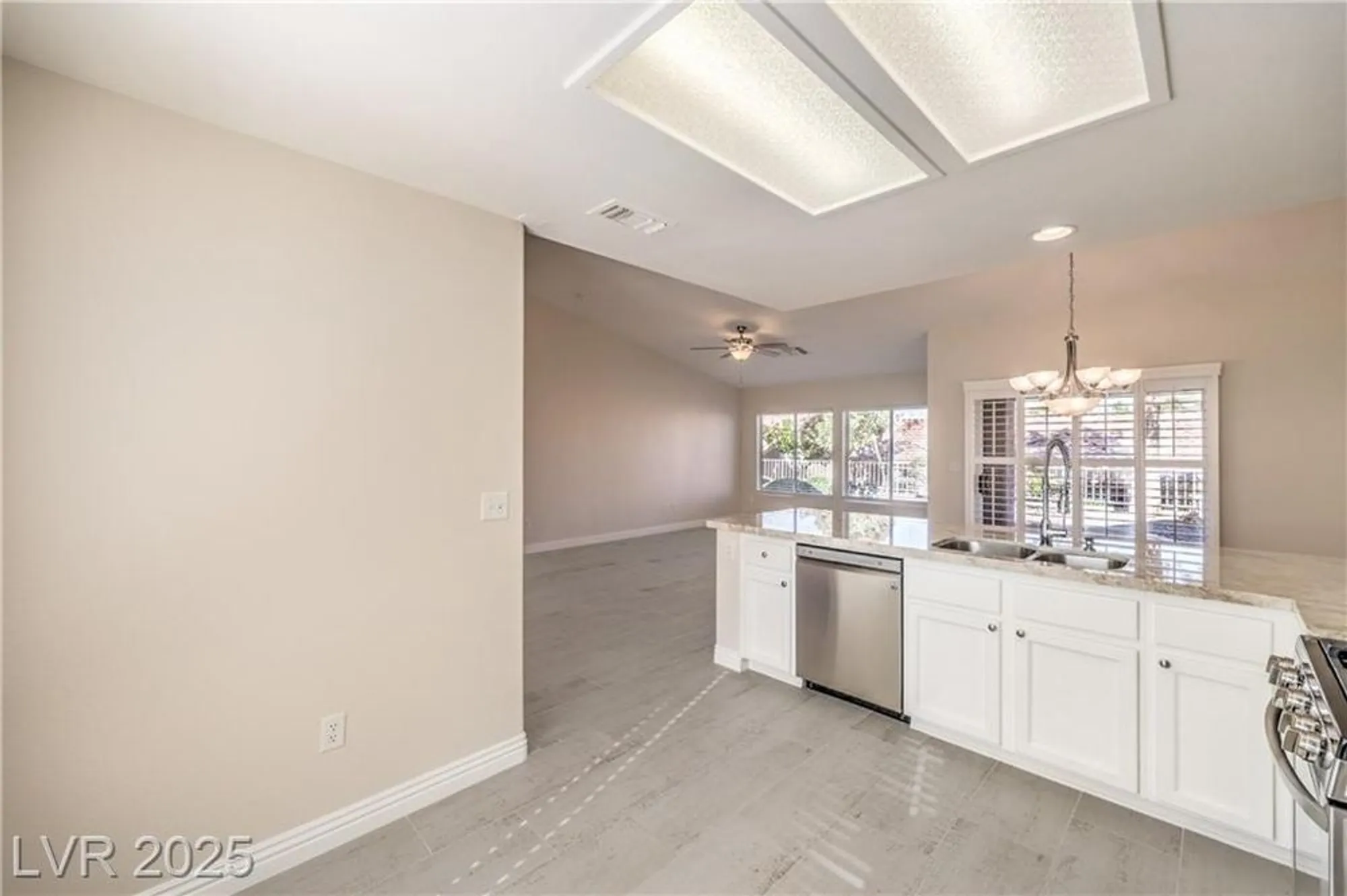 Property Slideshow image 15 of 57 | 10004 heyfield dr, Las Vegas, NV, 89134